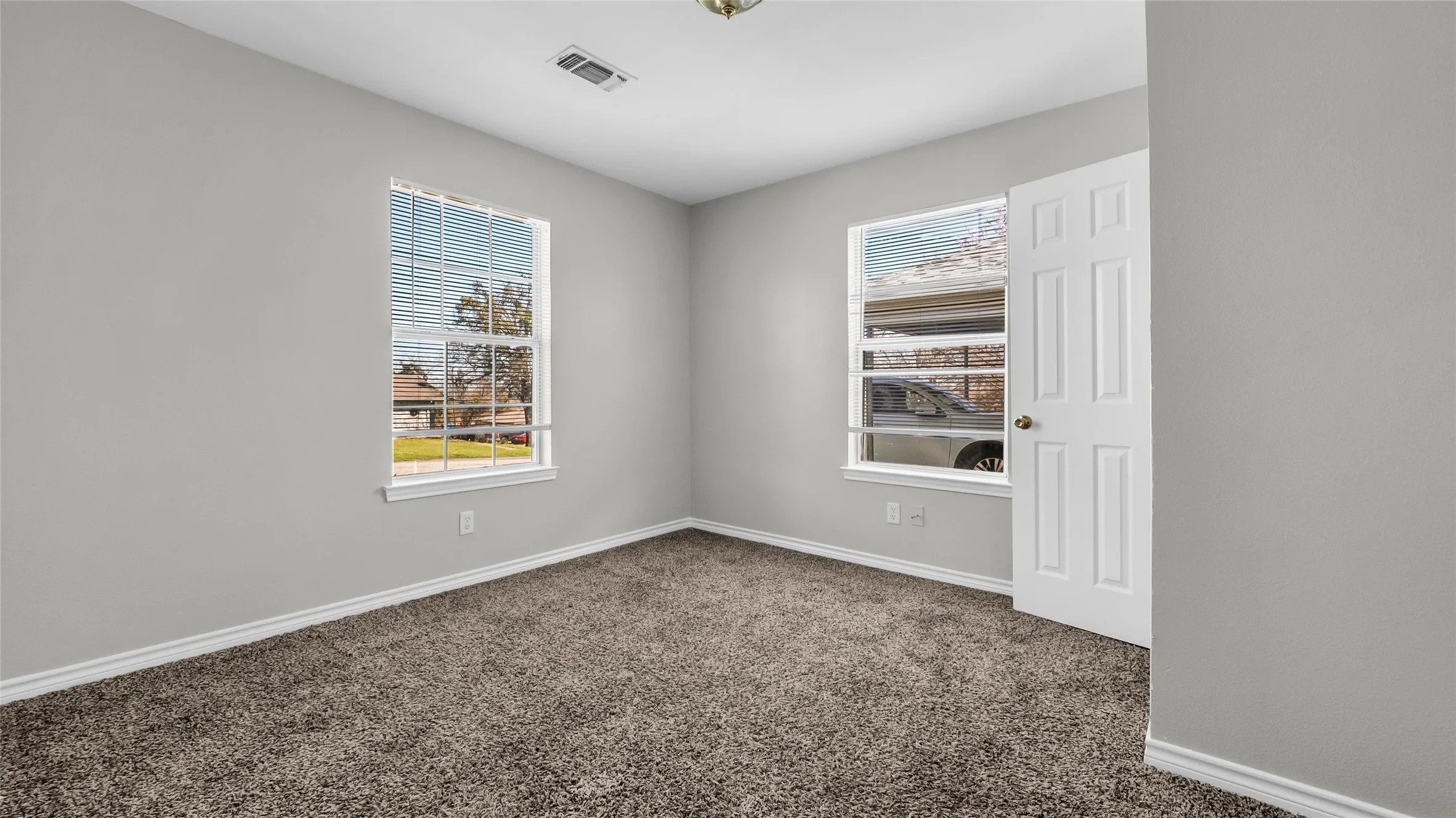 Single Family Residence For Rent in Grayson County , 1602 W Elm Street, Denison, Texas 75020, 3 Bedroom, 2 Bathroom, Garage spaces, 1,141 Sqft, built in 2003, Preowned, mls#21198907, Real Estate Agent in Denison, Homes For Rent in Grayson county, Homes For Rent in Denison, Realtor in Denison Texas, Real Estate Brokerage Independent Realty Texas, Luminita Cordes Realtor