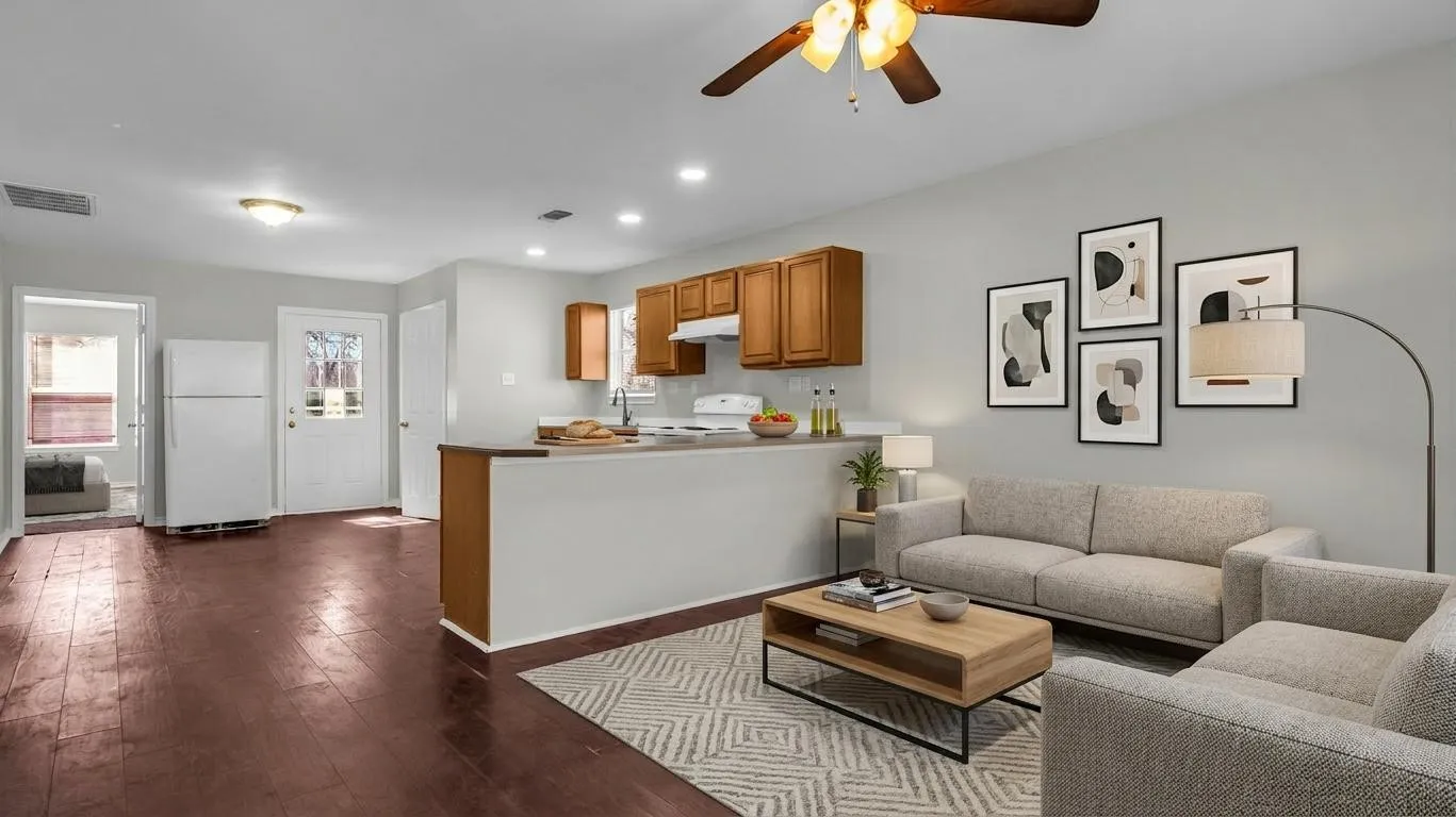 Single Family Residence For Rent in Grayson County , 1602 W Elm Street, Denison, Texas 75020, 3 Bedroom, 2 Bathroom, Garage spaces, 1,141 Sqft, built in 2003, Preowned, mls#21198907, Real Estate Agent in Denison, Homes For Rent in Grayson county, Homes For Rent in Denison, Realtor in Denison Texas, Real Estate Brokerage Independent Realty Texas, Luminita Cordes Realtor