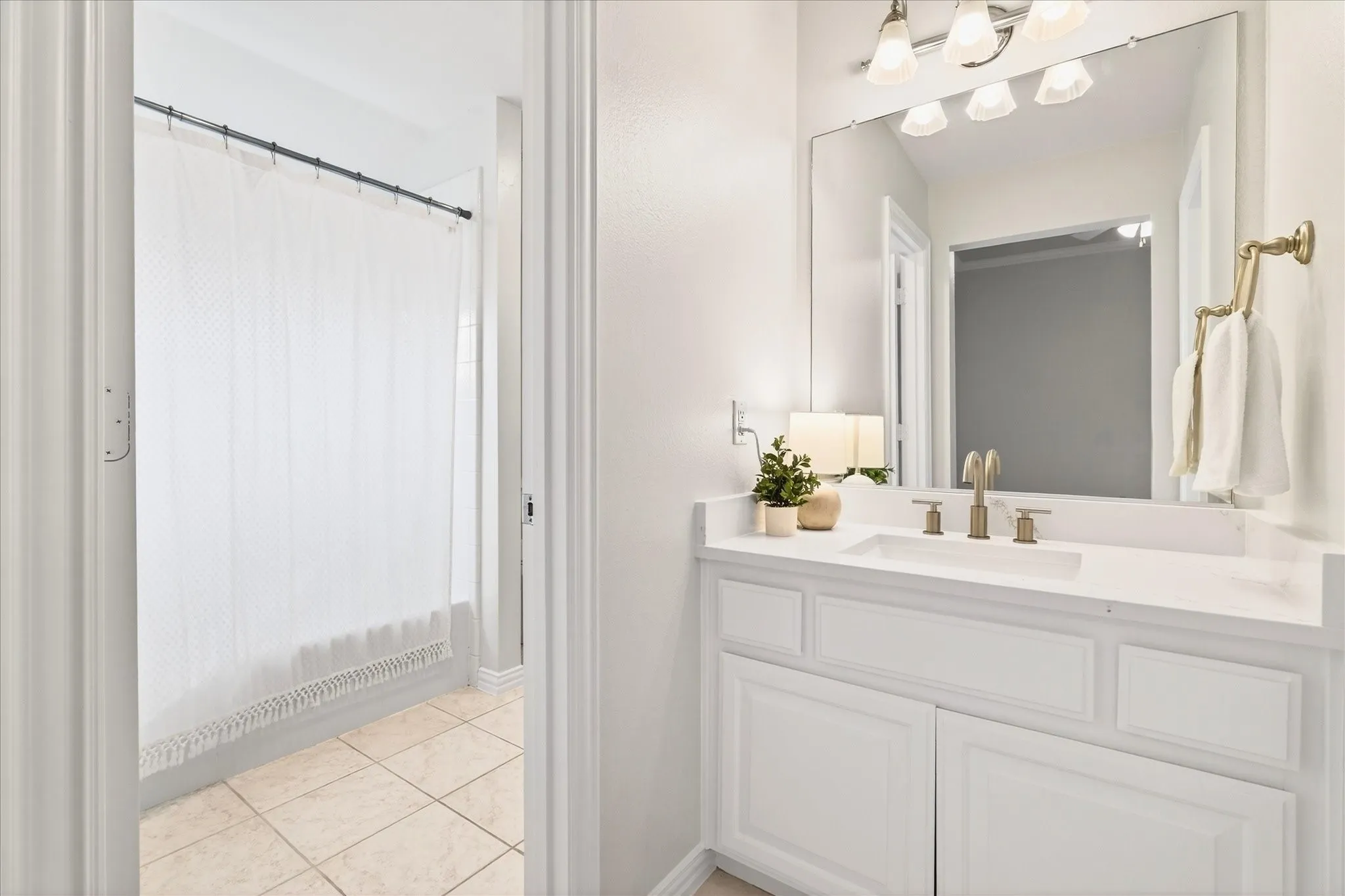 Single Family Residence For Sale in Collin County , 6976 Valley Brook Drive, Frisco, Texas 75035, 4 Bedroom, 4 Bathroom, 2 Garage spaces, 3,662 Sqft, built in 2001, mls#21198771, Real Estate Agent in Frisco, Homes For Sale in Collin county, Homes For Sale in Frisco, Realtor in Frisco Texas, Real Estate Brokerage Independent Realty Texas, Luminita Cordes Realtor