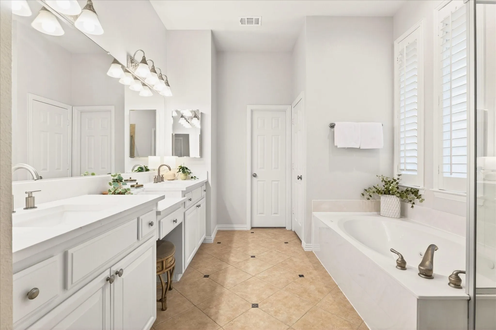 Single Family Residence For Sale in Collin County , 6976 Valley Brook Drive, Frisco, Texas 75035, 4 Bedroom, 4 Bathroom, 2 Garage spaces, 3,662 Sqft, built in 2001, mls#21198771, Real Estate Agent in Frisco, Homes For Sale in Collin county, Homes For Sale in Frisco, Realtor in Frisco Texas, Real Estate Brokerage Independent Realty Texas, Luminita Cordes Realtor