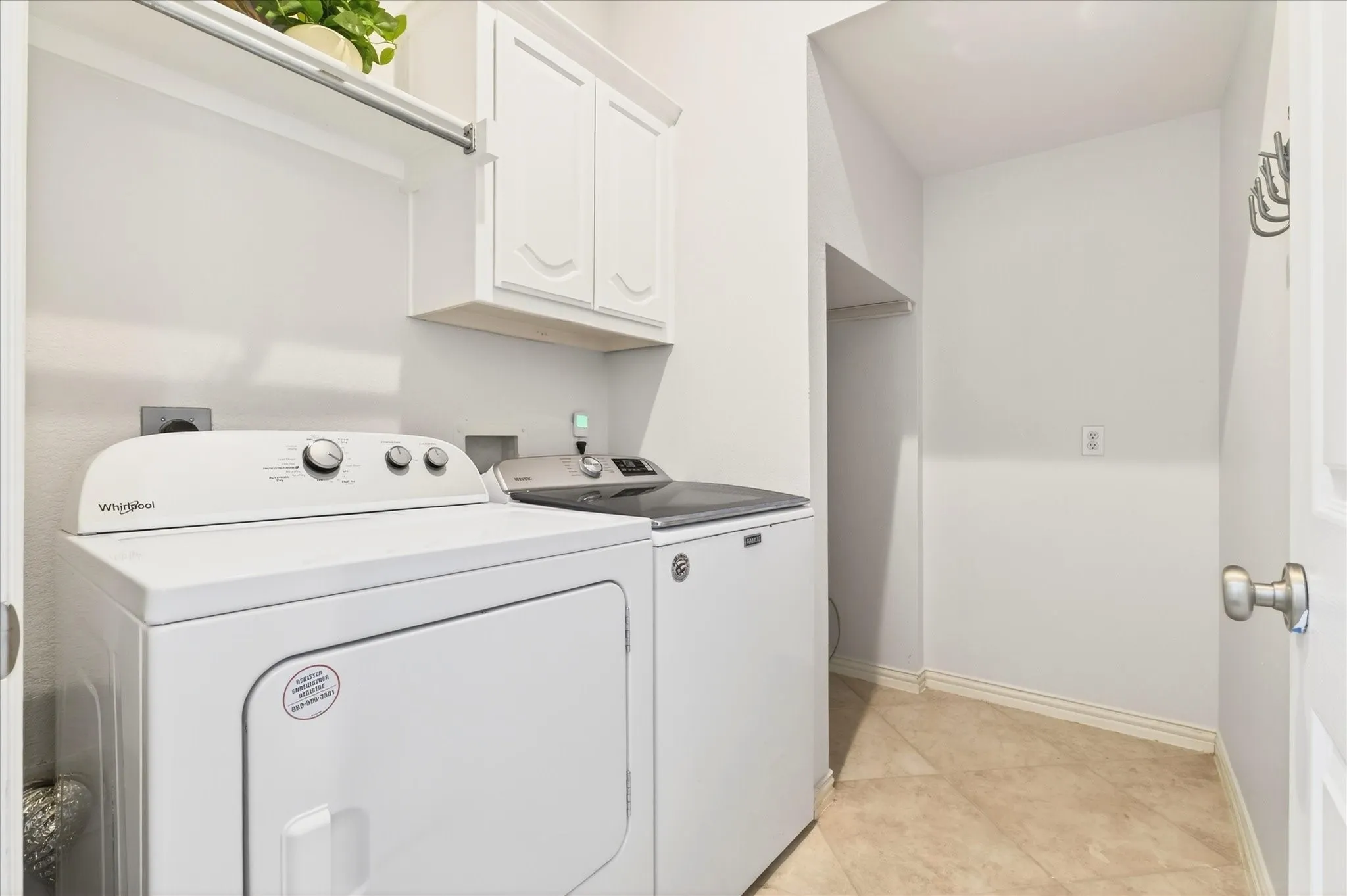 Single Family Residence For Sale in Collin County , 6976 Valley Brook Drive, Frisco, Texas 75035, 4 Bedroom, 4 Bathroom, 2 Garage spaces, 3,662 Sqft, built in 2001, mls#21198771, Real Estate Agent in Frisco, Homes For Sale in Collin county, Homes For Sale in Frisco, Realtor in Frisco Texas, Real Estate Brokerage Independent Realty Texas, Luminita Cordes Realtor