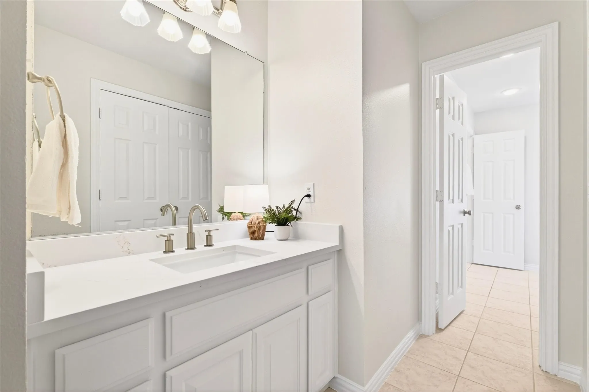 Single Family Residence For Sale in Collin County , 6976 Valley Brook Drive, Frisco, Texas 75035, 4 Bedroom, 4 Bathroom, 2 Garage spaces, 3,662 Sqft, built in 2001, mls#21198771, Real Estate Agent in Frisco, Homes For Sale in Collin county, Homes For Sale in Frisco, Realtor in Frisco Texas, Real Estate Brokerage Independent Realty Texas, Luminita Cordes Realtor
