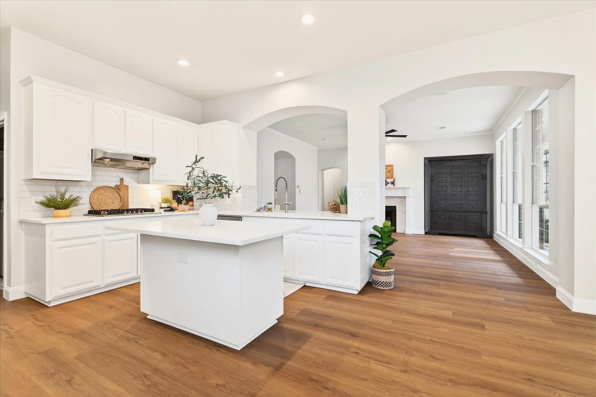 Single Family Residence For Sale in Collin County , 6976 Valley Brook Drive, Frisco, Texas 75035, 4 Bedroom, 4 Bathroom, 2 Garage spaces, 3,662 Sqft, built in 2001, mls#21198771, Real Estate Agent in Frisco, Homes For Sale in Collin county, Homes For Sale in Frisco, Realtor in Frisco Texas, Real Estate Brokerage Independent Realty Texas, Luminita Cordes Realtor