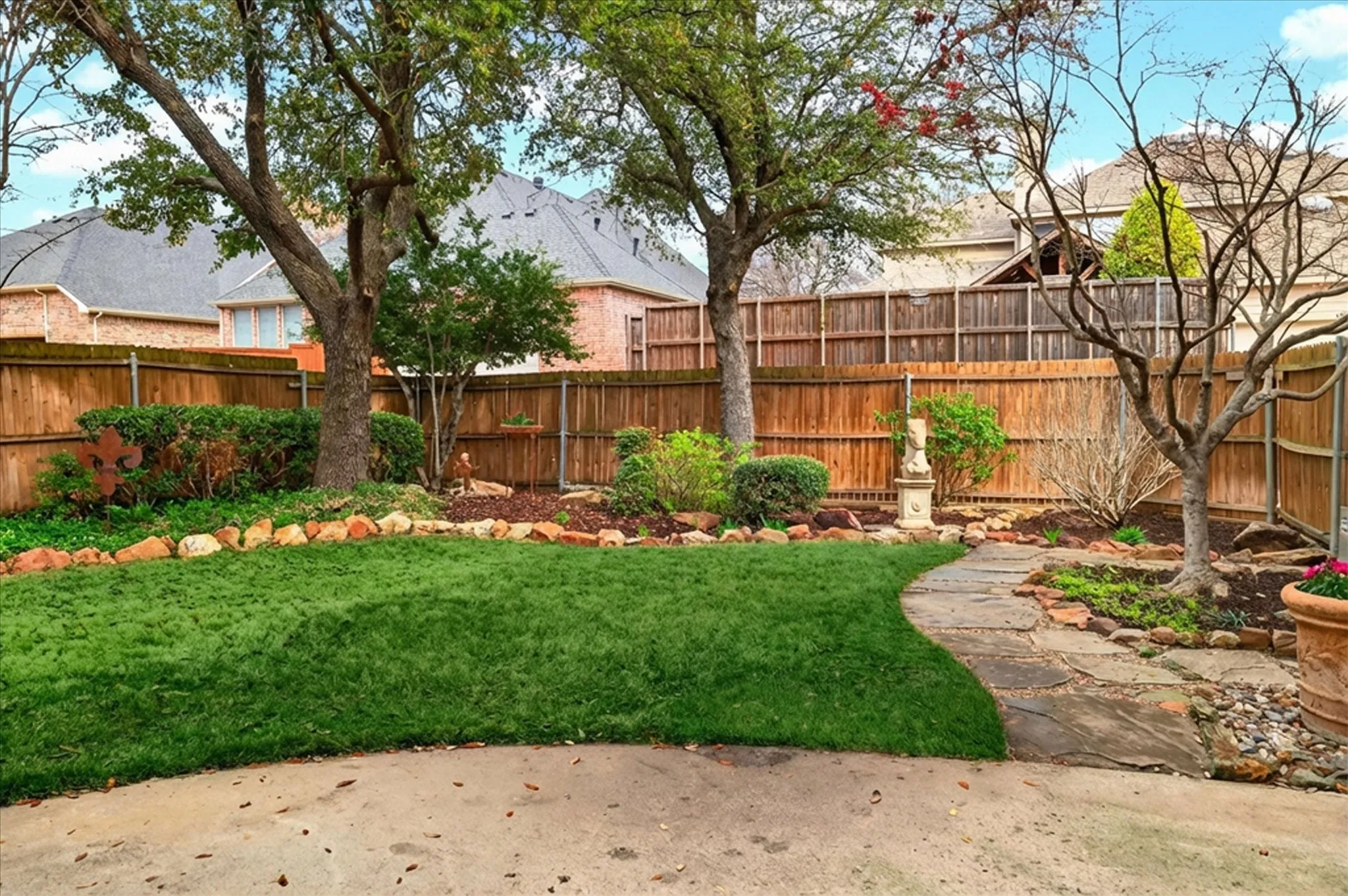 Single Family Residence For Sale in Collin County , 6976 Valley Brook Drive, Frisco, Texas 75035, 4 Bedroom, 4 Bathroom, 2 Garage spaces, 3,662 Sqft, built in 2001, mls#21198771, Real Estate Agent in Frisco, Homes For Sale in Collin county, Homes For Sale in Frisco, Realtor in Frisco Texas, Real Estate Brokerage Independent Realty Texas, Luminita Cordes Realtor