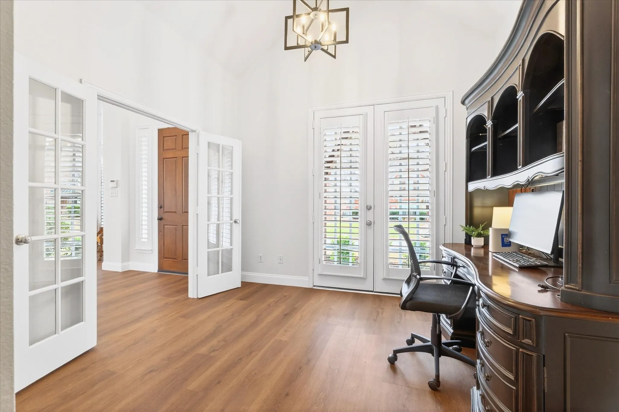 Single Family Residence For Sale in Collin County , 6976 Valley Brook Drive, Frisco, Texas 75035, 4 Bedroom, 4 Bathroom, 2 Garage spaces, 3,662 Sqft, built in 2001, mls#21198771, Real Estate Agent in Frisco, Homes For Sale in Collin county, Homes For Sale in Frisco, Realtor in Frisco Texas, Real Estate Brokerage Independent Realty Texas, Luminita Cordes Realtor