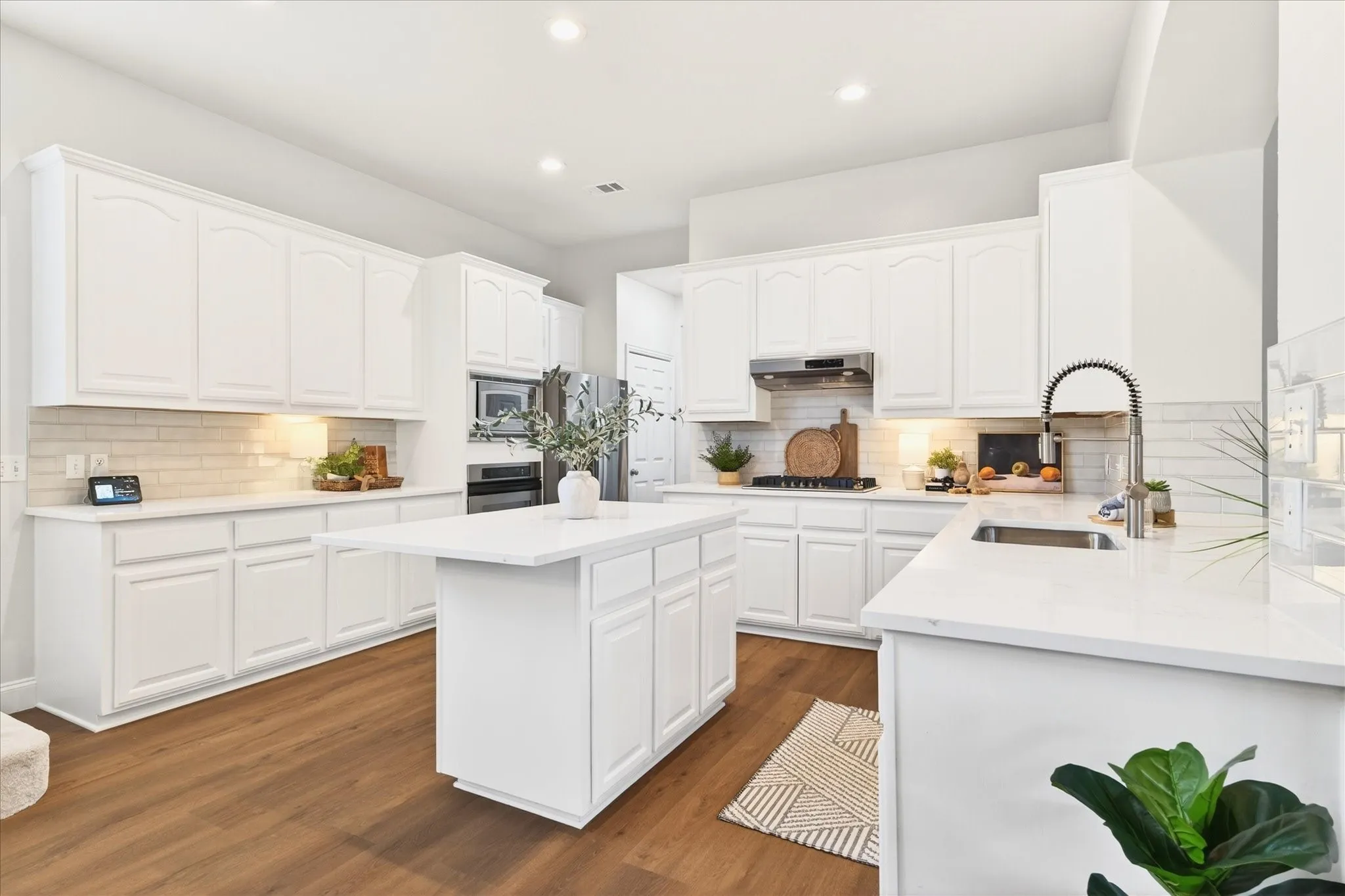 Single Family Residence For Sale in Collin County , 6976 Valley Brook Drive, Frisco, Texas 75035, 4 Bedroom, 4 Bathroom, 2 Garage spaces, 3,662 Sqft, built in 2001, mls#21198771, Real Estate Agent in Frisco, Homes For Sale in Collin county, Homes For Sale in Frisco, Realtor in Frisco Texas, Real Estate Brokerage Independent Realty Texas, Luminita Cordes Realtor