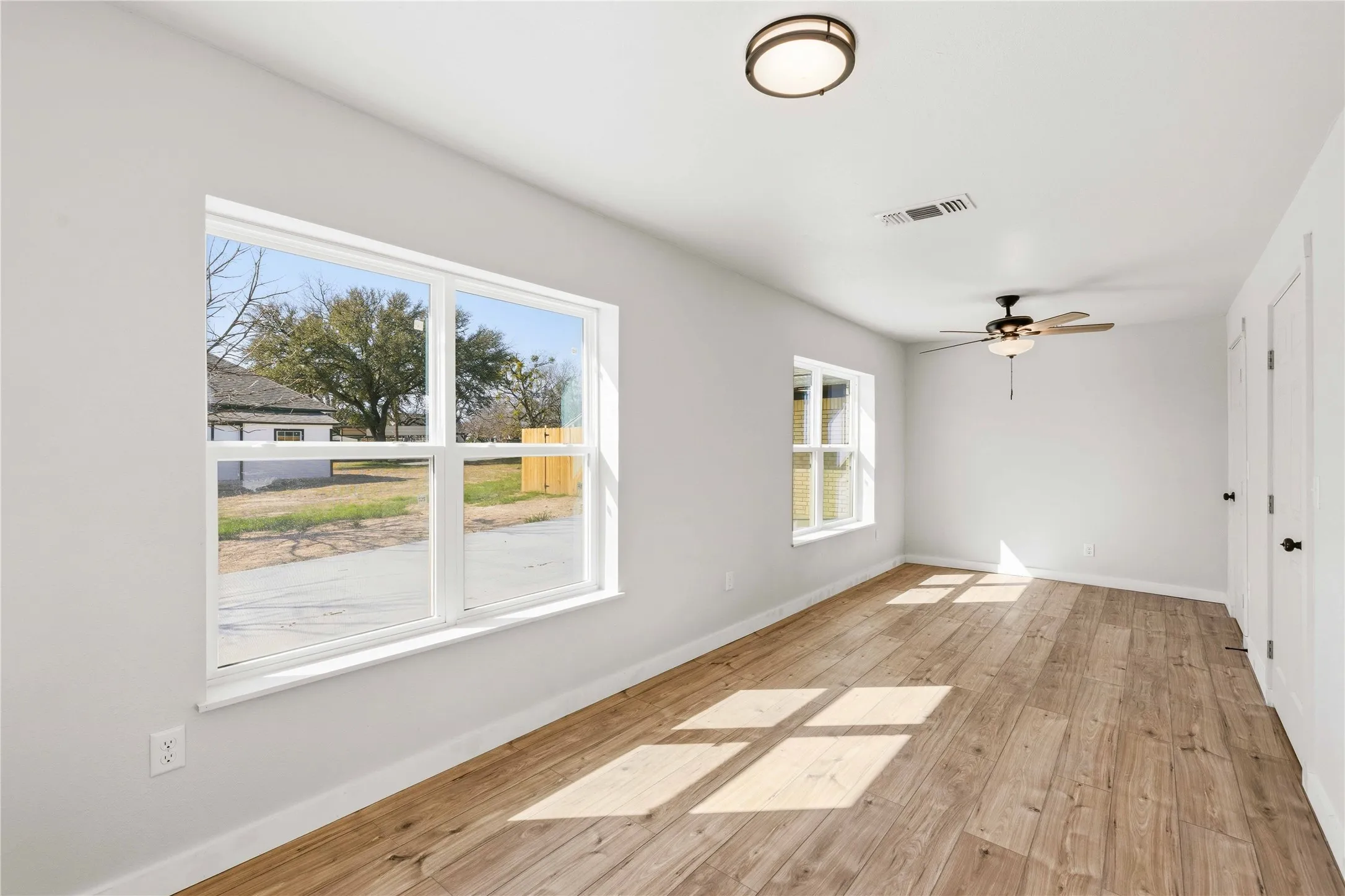 Single Family Residence For Sale in Comanche County , 603 N Pearl Street, Comanche, Texas 76442, 4 Bedroom, 3 Bathroom, Garage spaces, 2,099 Sqft, built in 1955, mls#21197833, Real Estate Agent in Comanche, Homes For Sale in Comanche county, Homes For Sale in Comanche, Realtor in Comanche Texas, Real Estate Brokerage Independent Realty Texas, Luminita Cordes Realtor