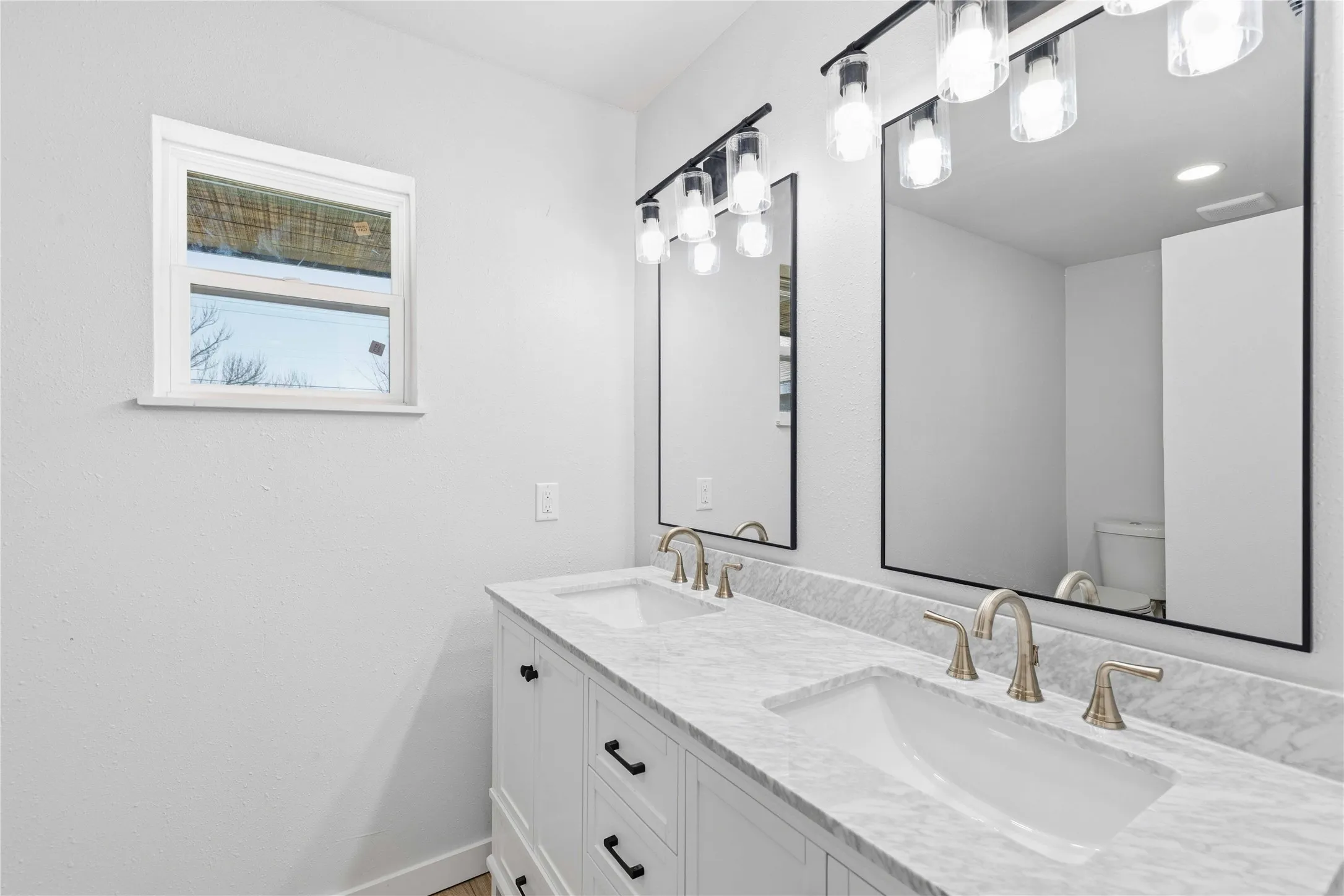 Single Family Residence For Sale in Comanche County , 603 N Pearl Street, Comanche, Texas 76442, 4 Bedroom, 3 Bathroom, Garage spaces, 2,099 Sqft, built in 1955, mls#21197833, Real Estate Agent in Comanche, Homes For Sale in Comanche county, Homes For Sale in Comanche, Realtor in Comanche Texas, Real Estate Brokerage Independent Realty Texas, Luminita Cordes Realtor