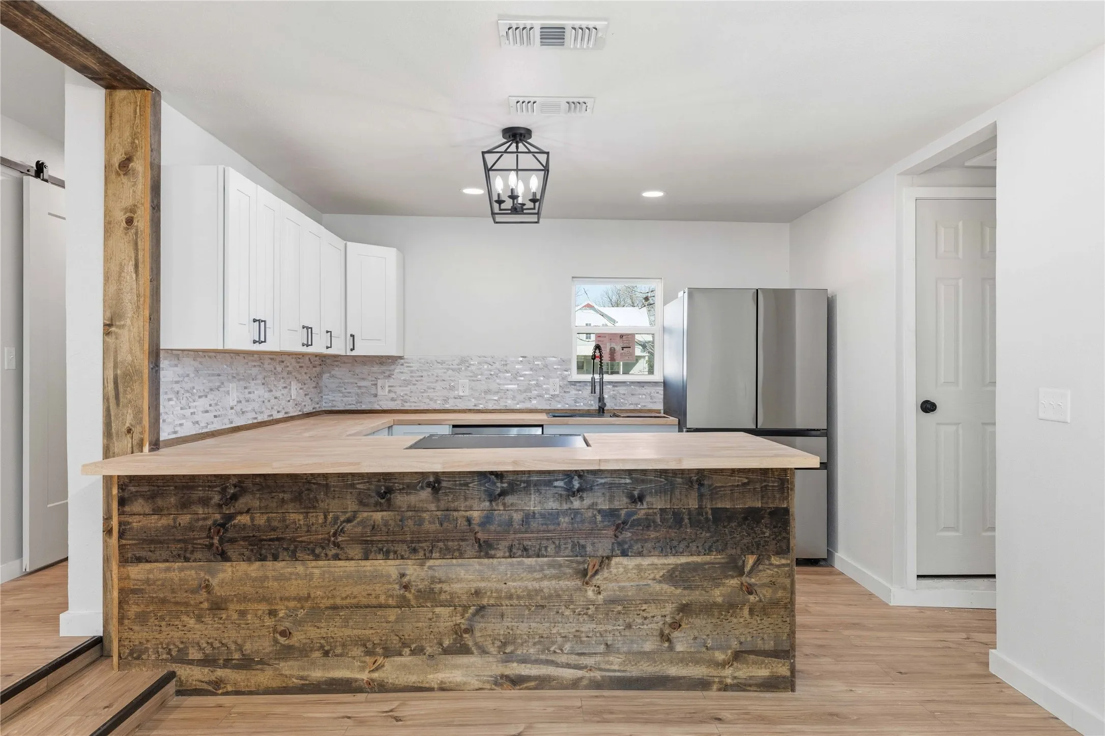 Single Family Residence For Sale in Comanche County , 603 N Pearl Street, Comanche, Texas 76442, 4 Bedroom, 3 Bathroom, Garage spaces, 2,099 Sqft, built in 1955, mls#21197833, Real Estate Agent in Comanche, Homes For Sale in Comanche county, Homes For Sale in Comanche, Realtor in Comanche Texas, Real Estate Brokerage Independent Realty Texas, Luminita Cordes Realtor