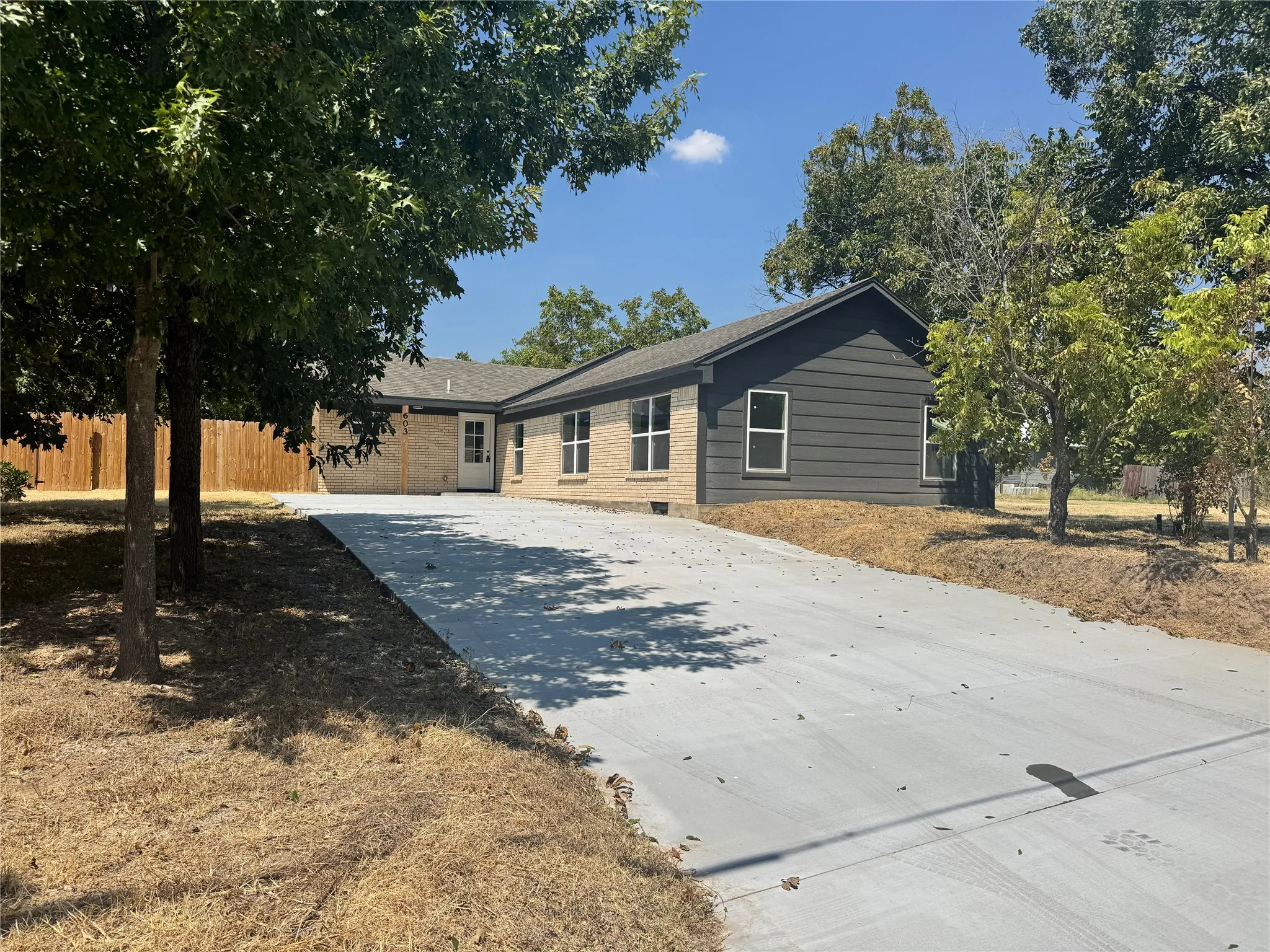 Single Family Residence For Sale in Comanche County , 603 N Pearl Street, Comanche, Texas 76442, 4 Bedroom, 3 Bathroom, Garage spaces, 2,099 Sqft, built in 1955, mls#21197833, Real Estate Agent in Comanche, Homes For Sale in Comanche county, Homes For Sale in Comanche, Realtor in Comanche Texas, Real Estate Brokerage Independent Realty Texas, Luminita Cordes Realtor