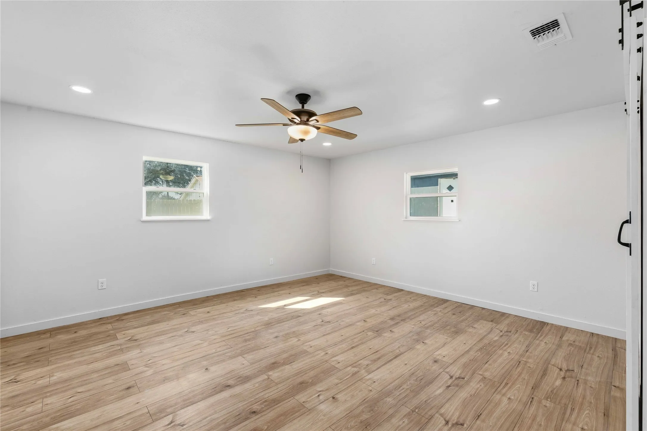 Single Family Residence For Sale in Comanche County , 603 N Pearl Street, Comanche, Texas 76442, 4 Bedroom, 3 Bathroom, Garage spaces, 2,099 Sqft, built in 1955, mls#21197833, Real Estate Agent in Comanche, Homes For Sale in Comanche county, Homes For Sale in Comanche, Realtor in Comanche Texas, Real Estate Brokerage Independent Realty Texas, Luminita Cordes Realtor