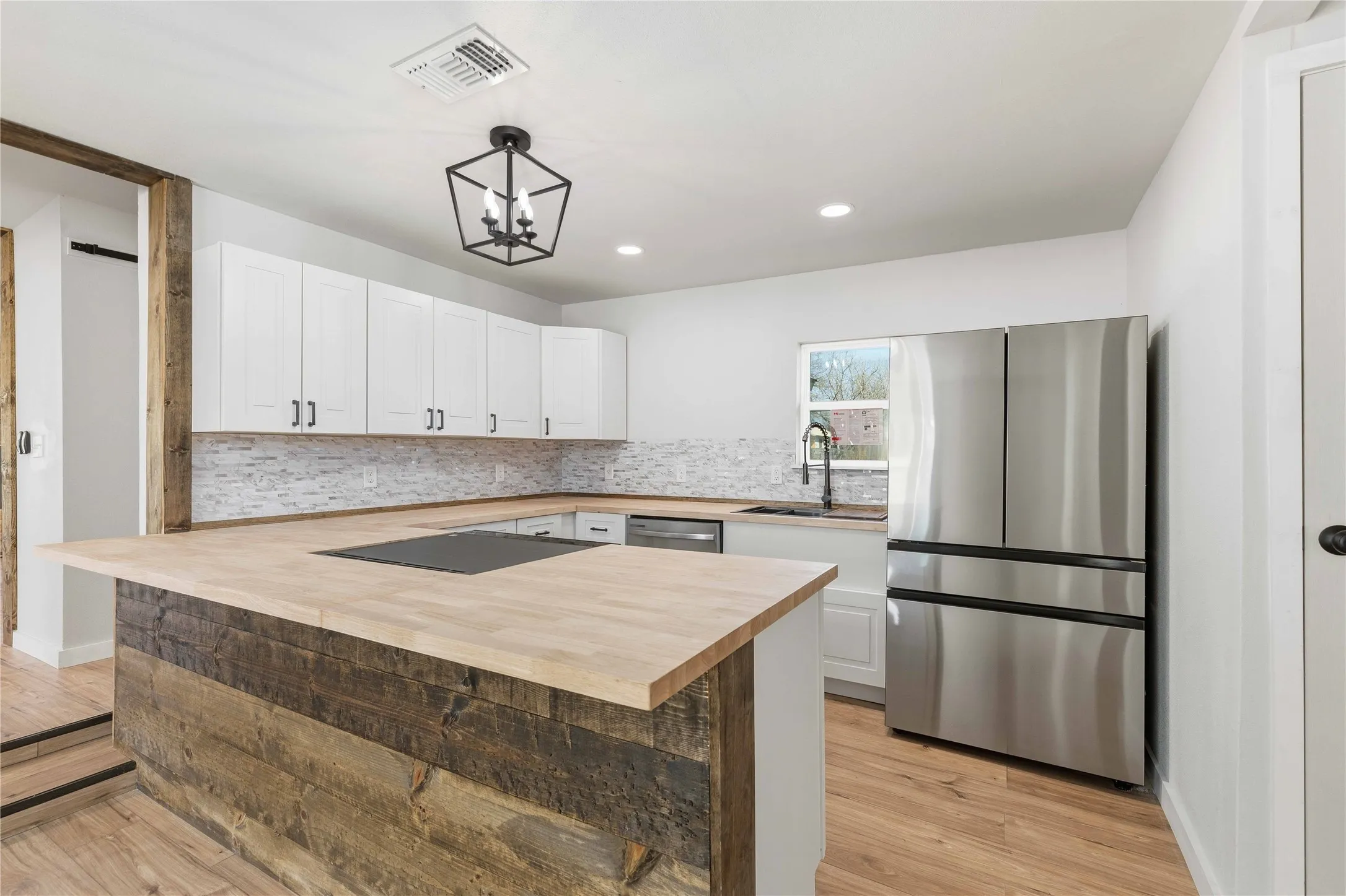 Single Family Residence For Sale in Comanche County , 603 N Pearl Street, Comanche, Texas 76442, 4 Bedroom, 3 Bathroom, Garage spaces, 2,099 Sqft, built in 1955, mls#21197833, Real Estate Agent in Comanche, Homes For Sale in Comanche county, Homes For Sale in Comanche, Realtor in Comanche Texas, Real Estate Brokerage Independent Realty Texas, Luminita Cordes Realtor