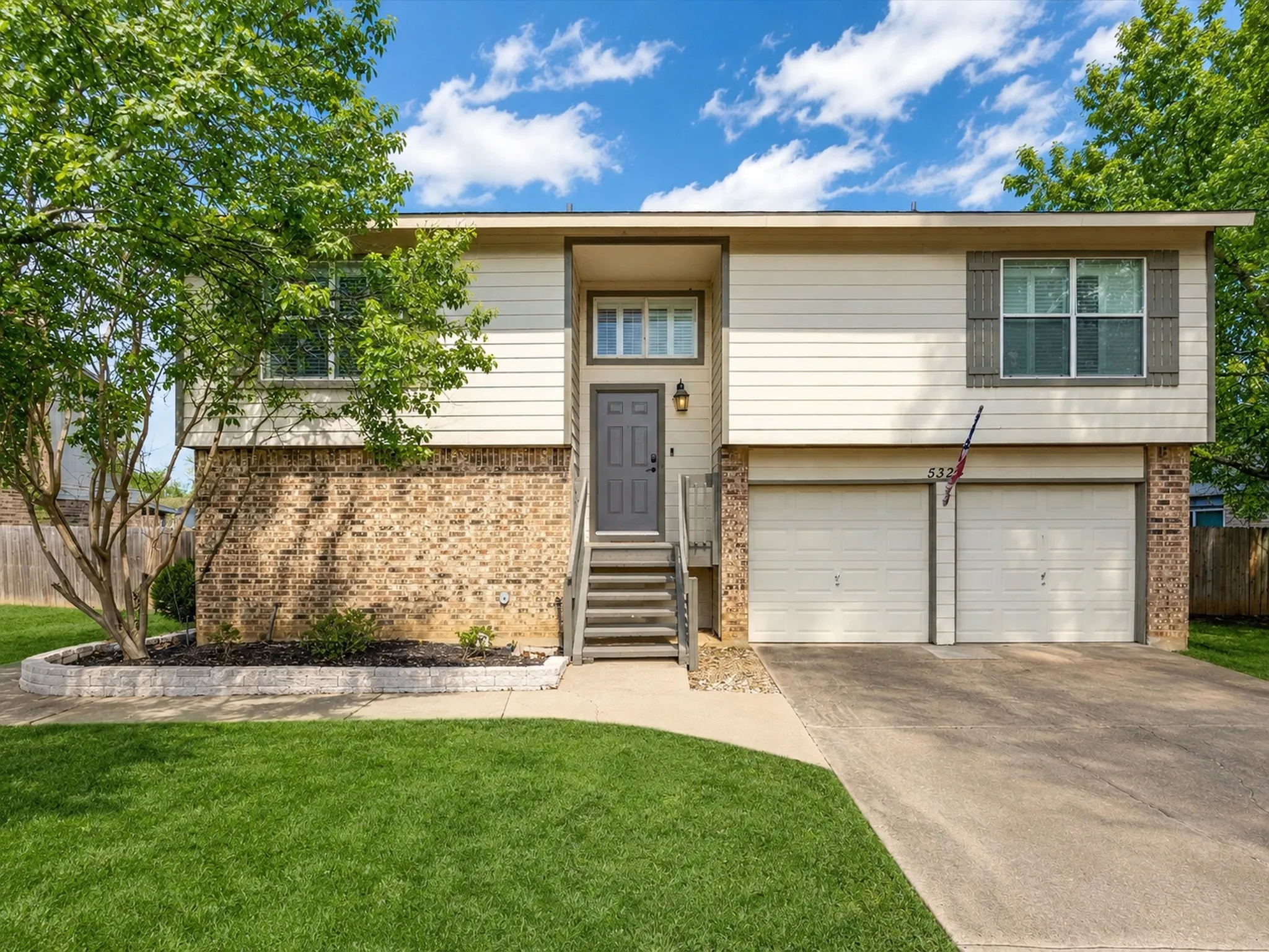 Single Family Residence For Sale in Denton County , 5324 Peterson Court, Flower Mound, Texas 75028, 3 Bedroom, 2 Bathroom, 2 Garage spaces, 1,476 Sqft, built in 1979, mls#21199393, Real Estate Agent in Flower Mound, Homes For Sale in Denton county, Homes For Sale in Flower Mound, Realtor in Flower Mound Texas, Real Estate Brokerage Independent Realty Texas, Luminita Cordes Realtor