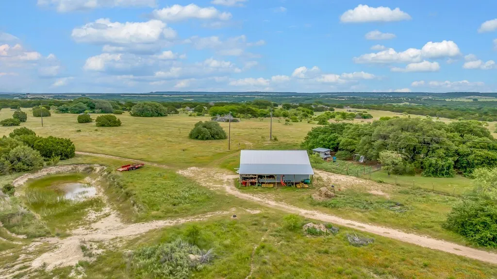 Farm For Sale in Hamilton County , 1642 County Road 234, Hico, Texas 76457, 2 Bedroom, 2 Bathroom, Garage spaces, 2,640 Sqft, built in 2006, mls#21199518, Real Estate Agent in Hico, Homes For Sale in Hamilton county, Homes For Sale in Hico, Realtor in Hico Texas, Real Estate Brokerage Independent Realty Texas, Luminita Cordes Realtor