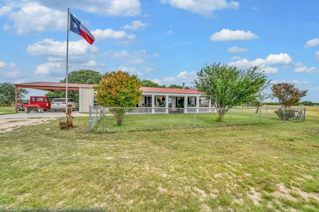 Farm For Sale in Hamilton County , 1642 County Road 234, Hico, Texas 76457, 2 Bedroom, 2 Bathroom, Garage spaces, 2,640 Sqft, built in 2006, mls#21199518, Real Estate Agent in Hico, Homes For Sale in Hamilton county, Homes For Sale in Hico, Realtor in Hico Texas, Real Estate Brokerage Independent Realty Texas, Luminita Cordes Realtor