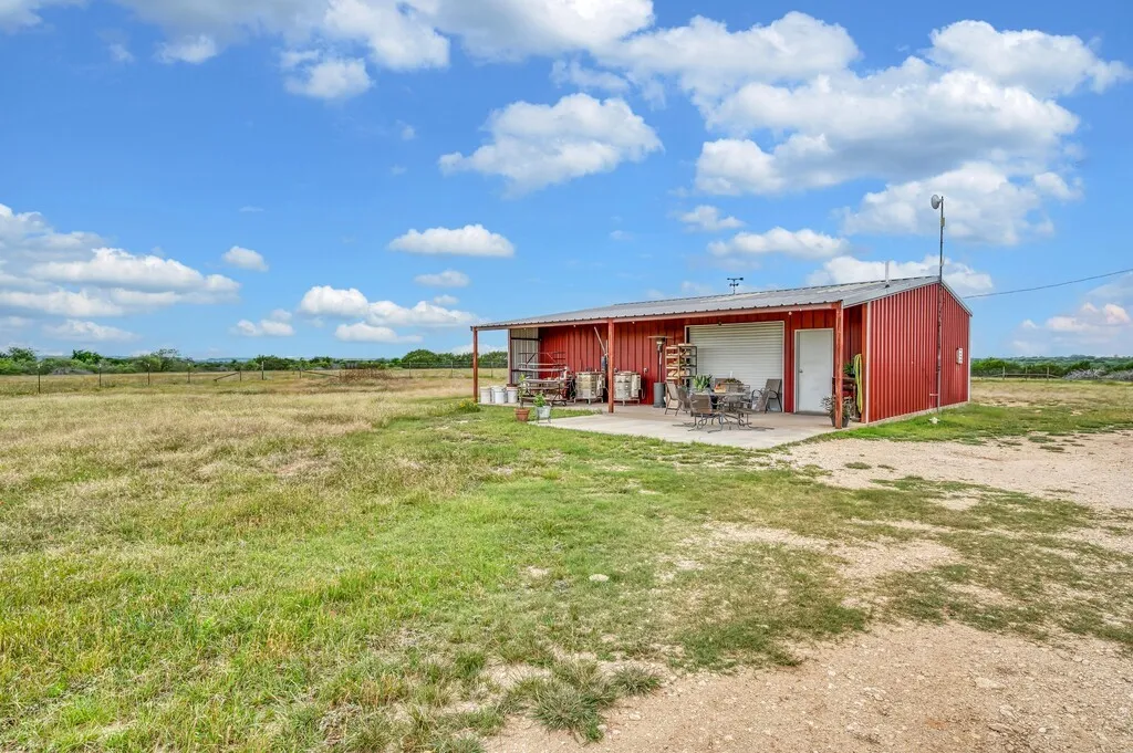 Farm For Sale in Hamilton County , 1642 County Road 234, Hico, Texas 76457, 2 Bedroom, 2 Bathroom, Garage spaces, 2,640 Sqft, built in 2006, mls#21199518, Real Estate Agent in Hico, Homes For Sale in Hamilton county, Homes For Sale in Hico, Realtor in Hico Texas, Real Estate Brokerage Independent Realty Texas, Luminita Cordes Realtor