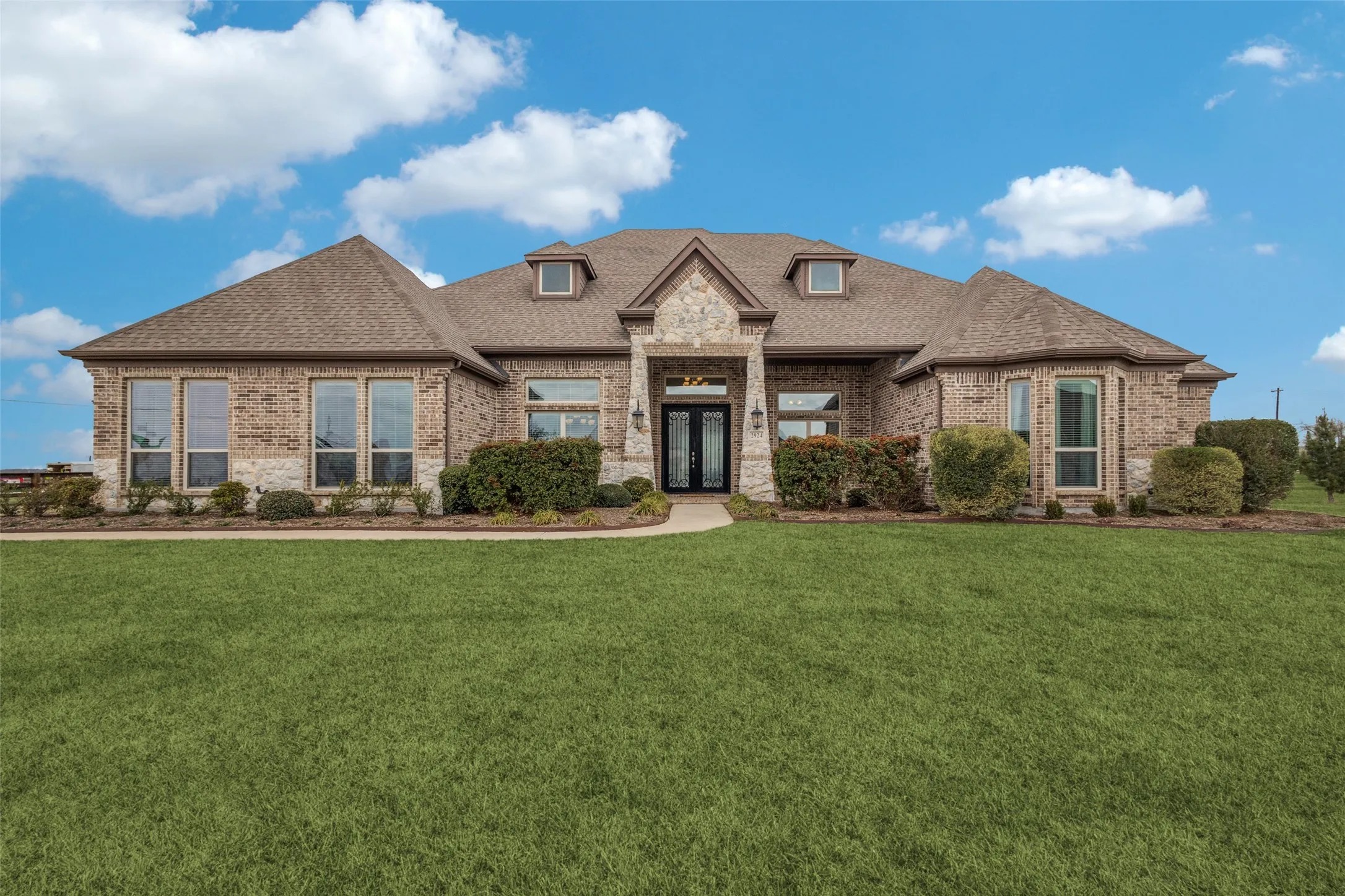 Single Family Residence For Sale in Denton County , 2924 Prairie View Drive, Northlake, Texas 76226, 4 Bedroom, 4 Bathroom, 3 Garage spaces, 4,351 Sqft, built in 2018, Preowned, mls#21194383, Real Estate Agent in Northlake, Homes For Sale in Denton county, Homes For Sale in Northlake, Realtor in Northlake Texas, Real Estate Brokerage Independent Realty Texas, Luminita Cordes Realtor