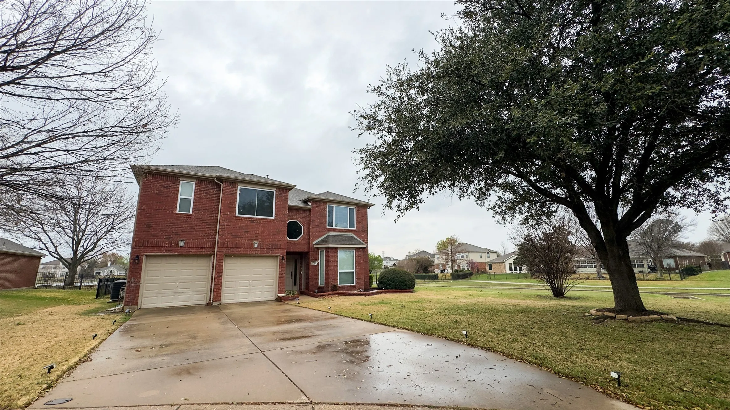 Single Family Residence For Sale in Denton County , 2700 Crater Lake Lane, Denton, Texas 76210, 4 Bedrooms, 3 Bathrooms, 2 Garage spaces, 2,861 Sqft, built in 2000, Price $465,000, mls#21199581, Real Estate Agent in Denton, Homes For Sale in Denton county, Homes For Sale in Denton, Realtor in Denton Texas, Real Estate Brokerage Independent Realty Texas, Luminita Cordes Realtor