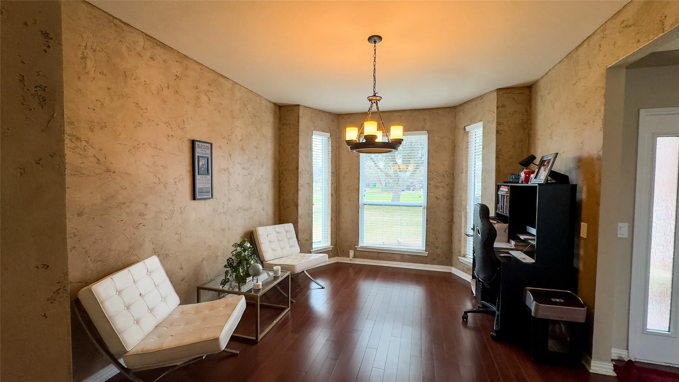 Single Family Residence For Sale in Denton County , 2700 Crater Lake Lane, Denton, Texas 76210, 4 Bedrooms, 3 Bathrooms, 2 Garage spaces, 2,861 Sqft, built in 2000, Price $465,000, mls#21199581, Real Estate Agent in Denton, Homes For Sale in Denton county, Homes For Sale in Denton, Realtor in Denton Texas, Real Estate Brokerage Independent Realty Texas, Luminita Cordes Realtor