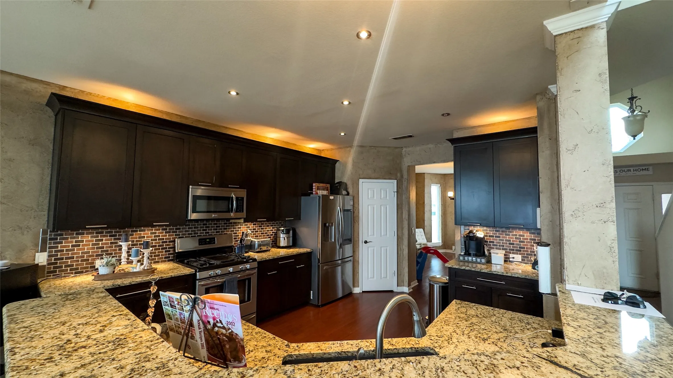 Single Family Residence For Sale in Denton County , 2700 Crater Lake Lane, Denton, Texas 76210, 4 Bedrooms, 3 Bathrooms, 2 Garage spaces, 2,861 Sqft, built in 2000, Price $465,000, mls#21199581, Real Estate Agent in Denton, Homes For Sale in Denton county, Homes For Sale in Denton, Realtor in Denton Texas, Real Estate Brokerage Independent Realty Texas, Luminita Cordes Realtor