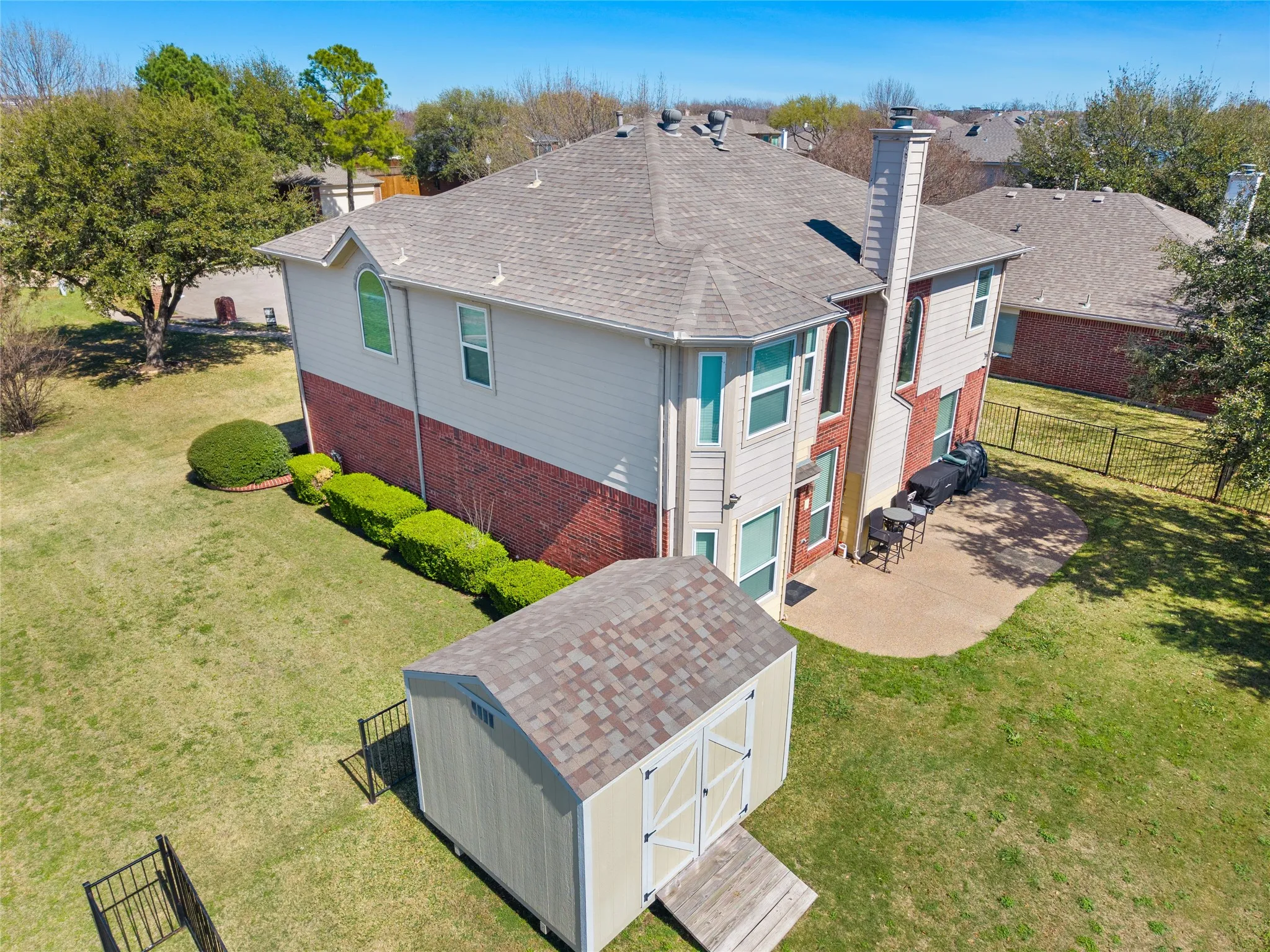 Single Family Residence For Sale in Denton County , 2700 Crater Lake Lane, Denton, Texas 76210, 4 Bedrooms, 3 Bathrooms, 2 Garage spaces, 2,861 Sqft, built in 2000, Price $465,000, mls#21199581, Real Estate Agent in Denton, Homes For Sale in Denton county, Homes For Sale in Denton, Realtor in Denton Texas, Real Estate Brokerage Independent Realty Texas, Luminita Cordes Realtor