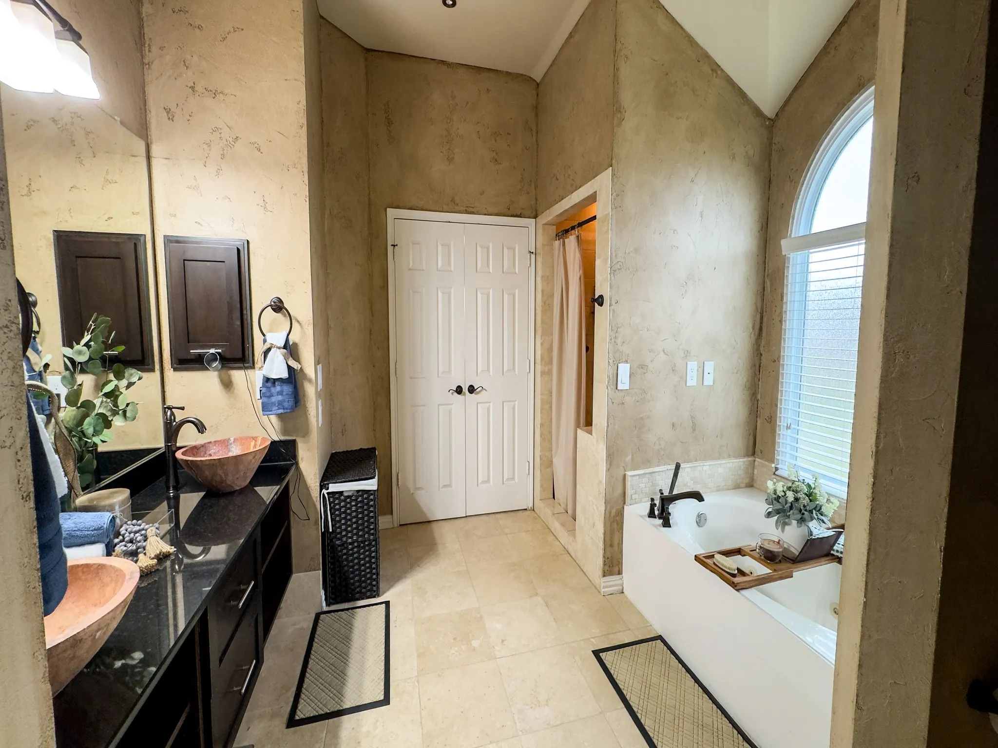 Single Family Residence For Sale in Denton County , 2700 Crater Lake Lane, Denton, Texas 76210, 4 Bedrooms, 3 Bathrooms, 2 Garage spaces, 2,861 Sqft, built in 2000, Price $465,000, mls#21199581, Real Estate Agent in Denton, Homes For Sale in Denton county, Homes For Sale in Denton, Realtor in Denton Texas, Real Estate Brokerage Independent Realty Texas, Luminita Cordes Realtor