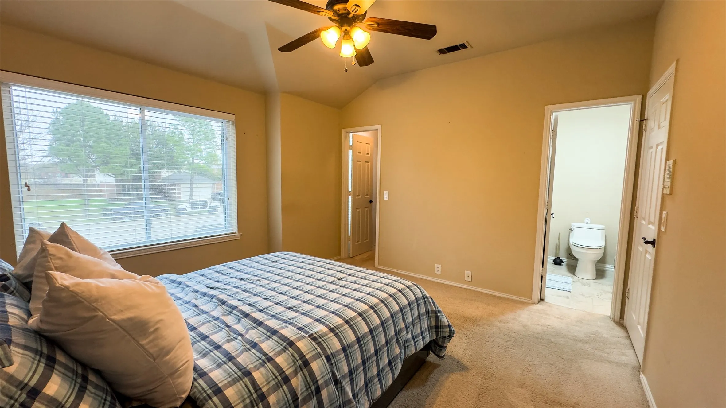 Single Family Residence For Sale in Denton County , 2700 Crater Lake Lane, Denton, Texas 76210, 4 Bedrooms, 3 Bathrooms, 2 Garage spaces, 2,861 Sqft, built in 2000, Price $465,000, mls#21199581, Real Estate Agent in Denton, Homes For Sale in Denton county, Homes For Sale in Denton, Realtor in Denton Texas, Real Estate Brokerage Independent Realty Texas, Luminita Cordes Realtor