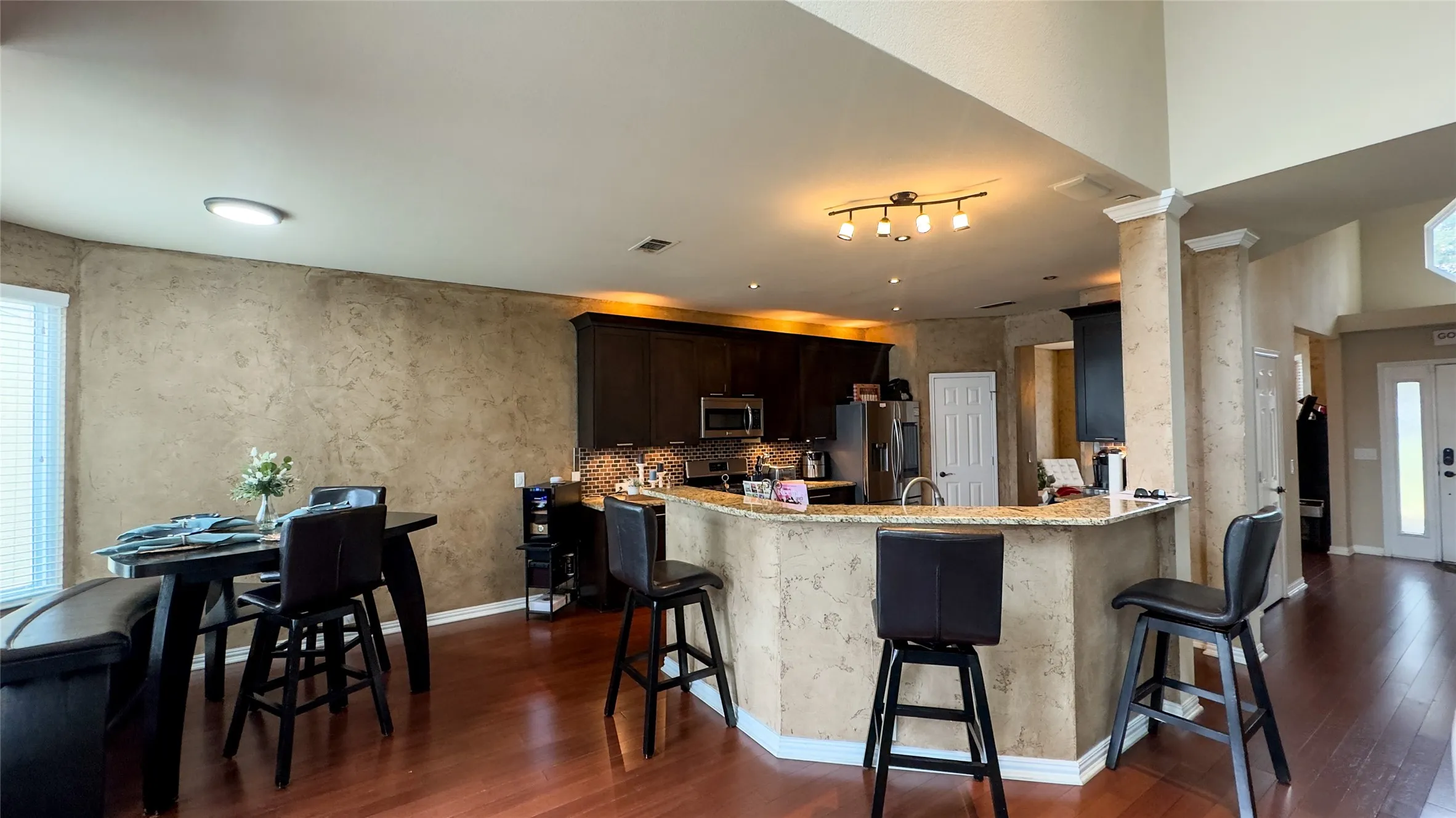 Single Family Residence For Sale in Denton County , 2700 Crater Lake Lane, Denton, Texas 76210, 4 Bedrooms, 3 Bathrooms, 2 Garage spaces, 2,861 Sqft, built in 2000, Price $465,000, mls#21199581, Real Estate Agent in Denton, Homes For Sale in Denton county, Homes For Sale in Denton, Realtor in Denton Texas, Real Estate Brokerage Independent Realty Texas, Luminita Cordes Realtor
