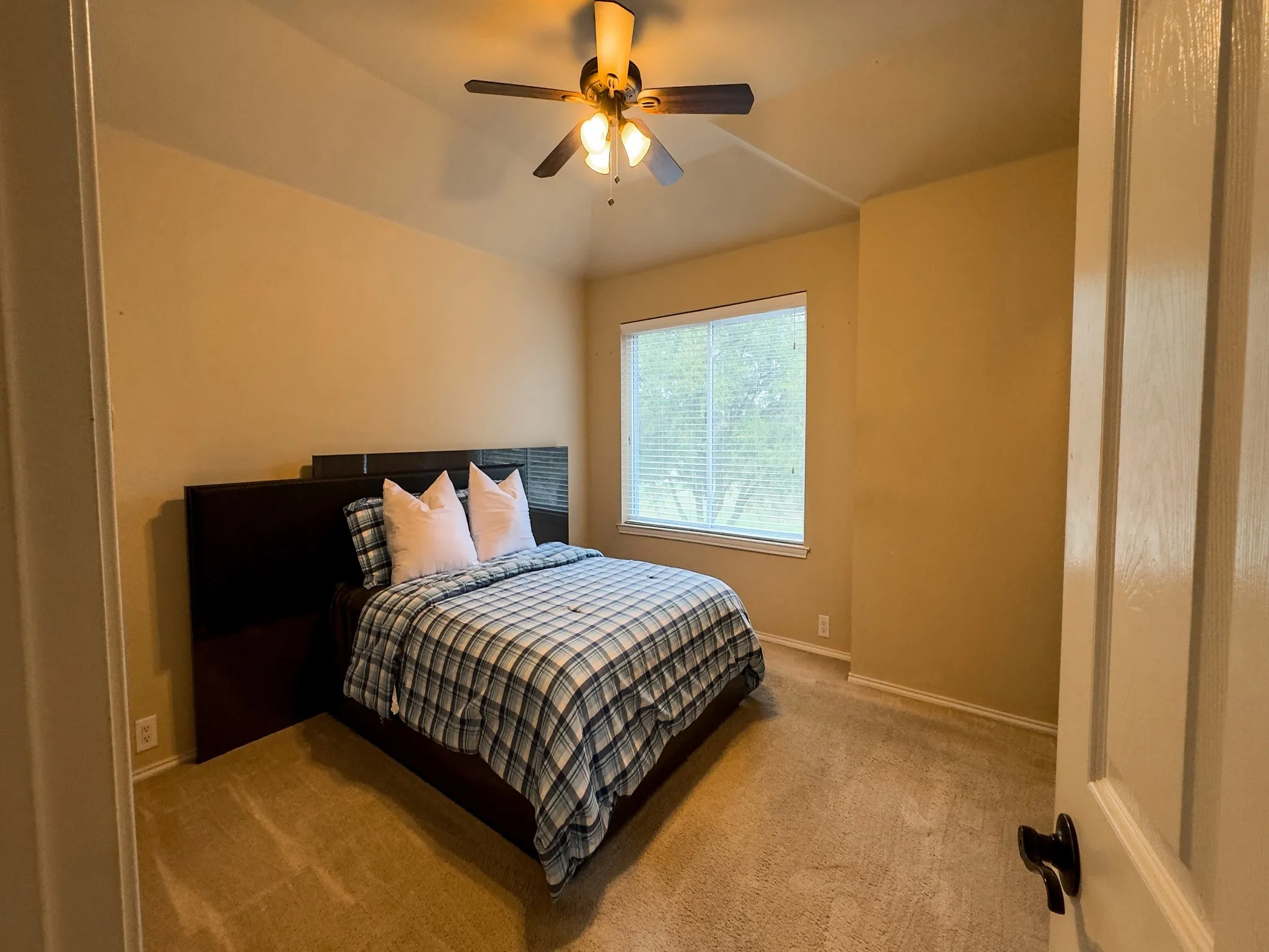 Single Family Residence For Sale in Denton County , 2700 Crater Lake Lane, Denton, Texas 76210, 4 Bedrooms, 3 Bathrooms, 2 Garage spaces, 2,861 Sqft, built in 2000, Price $465,000, mls#21199581, Real Estate Agent in Denton, Homes For Sale in Denton county, Homes For Sale in Denton, Realtor in Denton Texas, Real Estate Brokerage Independent Realty Texas, Luminita Cordes Realtor
