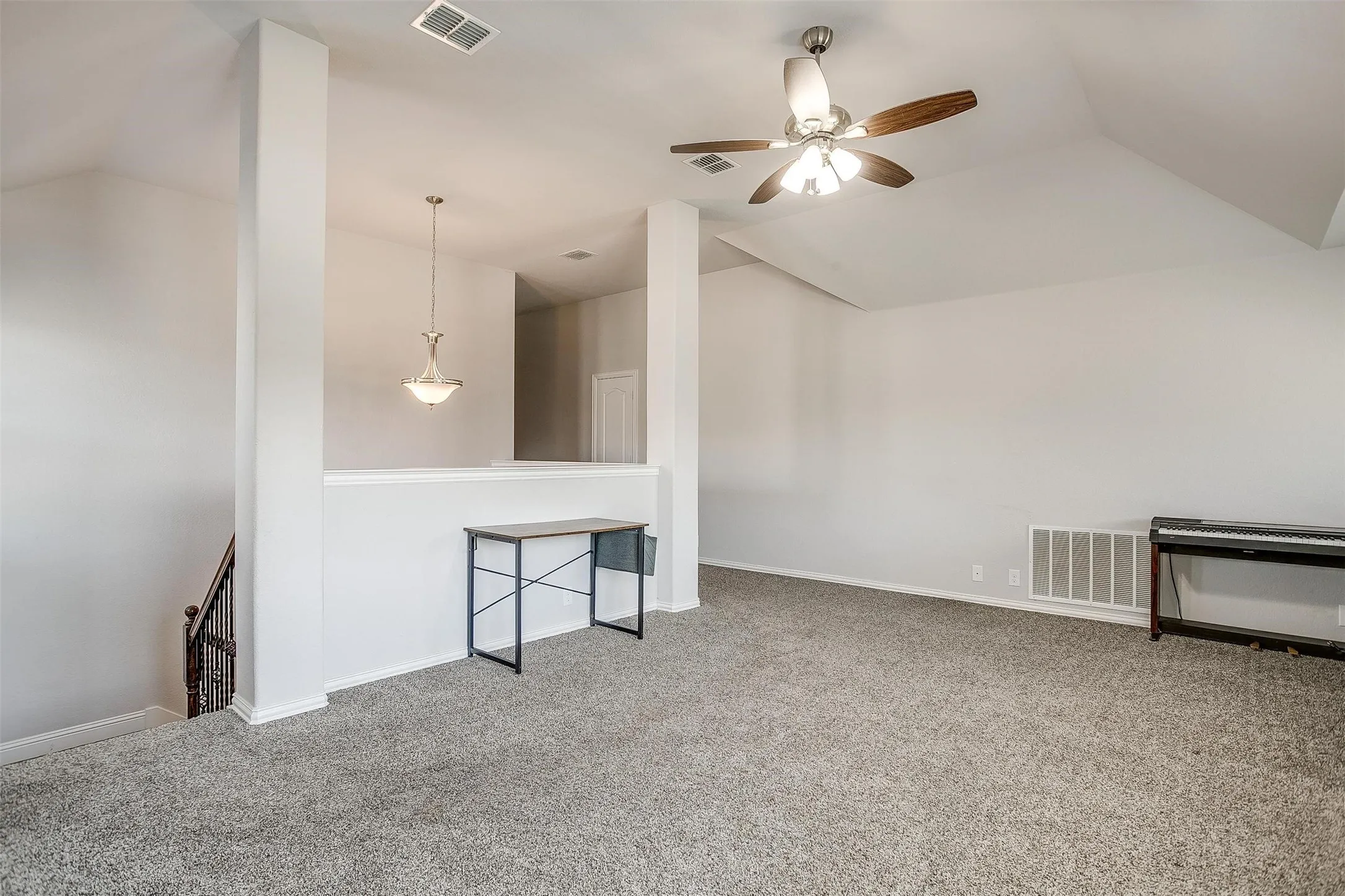 Single Family Residence For Sale in Tarrant County , 433 Joseph Lane, Crowley, Texas 76036, 4 Bedroom, 3 Bathroom, 2 Garage spaces, 3,011 Sqft, built in 2019, Preowned, mls#21199605, Real Estate Agent in Crowley, Homes For Sale in Tarrant county, Homes For Sale in Crowley, Realtor in Crowley Texas, Real Estate Brokerage Independent Realty Texas, Luminita Cordes Realtor