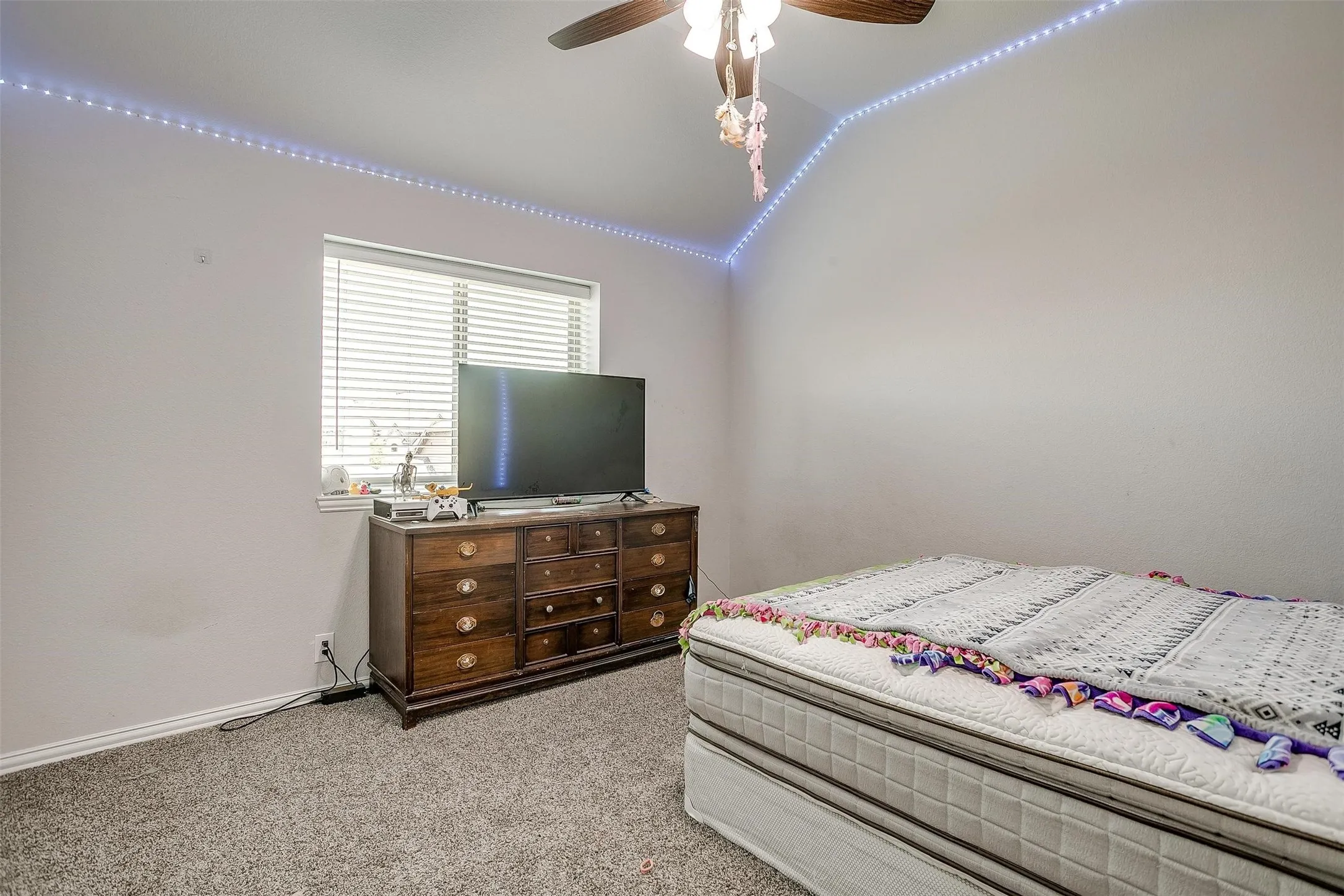 Single Family Residence For Sale in Tarrant County , 433 Joseph Lane, Crowley, Texas 76036, 4 Bedroom, 3 Bathroom, 2 Garage spaces, 3,011 Sqft, built in 2019, Preowned, mls#21199605, Real Estate Agent in Crowley, Homes For Sale in Tarrant county, Homes For Sale in Crowley, Realtor in Crowley Texas, Real Estate Brokerage Independent Realty Texas, Luminita Cordes Realtor