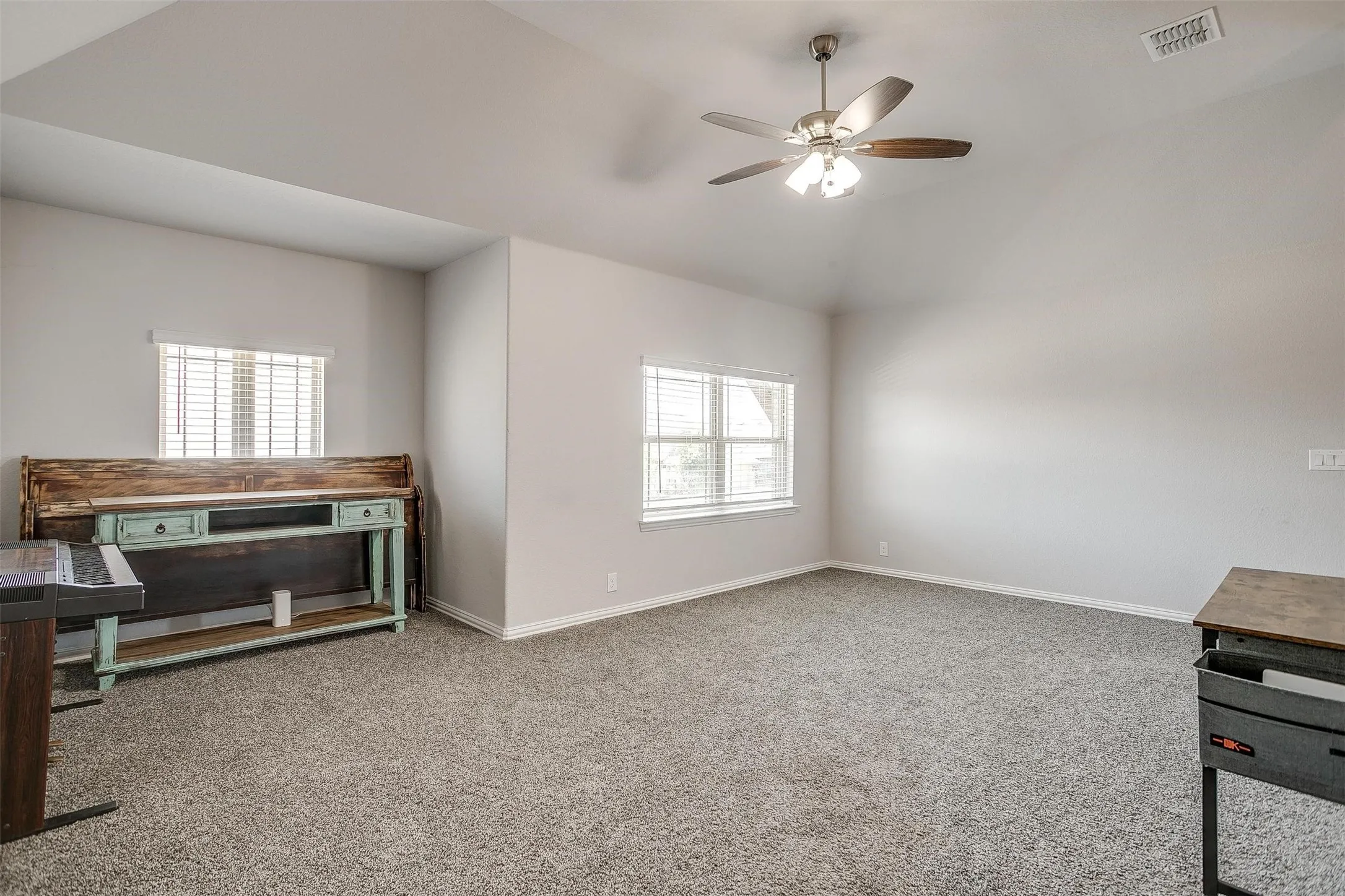 Single Family Residence For Sale in Tarrant County , 433 Joseph Lane, Crowley, Texas 76036, 4 Bedroom, 3 Bathroom, 2 Garage spaces, 3,011 Sqft, built in 2019, Preowned, mls#21199605, Real Estate Agent in Crowley, Homes For Sale in Tarrant county, Homes For Sale in Crowley, Realtor in Crowley Texas, Real Estate Brokerage Independent Realty Texas, Luminita Cordes Realtor
