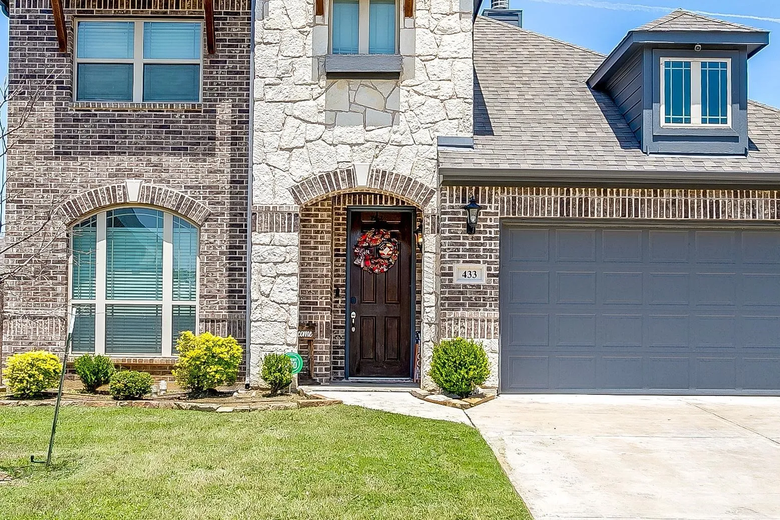 Single Family Residence For Sale in Tarrant County , 433 Joseph Lane, Crowley, Texas 76036, 4 Bedroom, 3 Bathroom, 2 Garage spaces, 3,011 Sqft, built in 2019, Preowned, mls#21199605, Real Estate Agent in Crowley, Homes For Sale in Tarrant county, Homes For Sale in Crowley, Realtor in Crowley Texas, Real Estate Brokerage Independent Realty Texas, Luminita Cordes Realtor