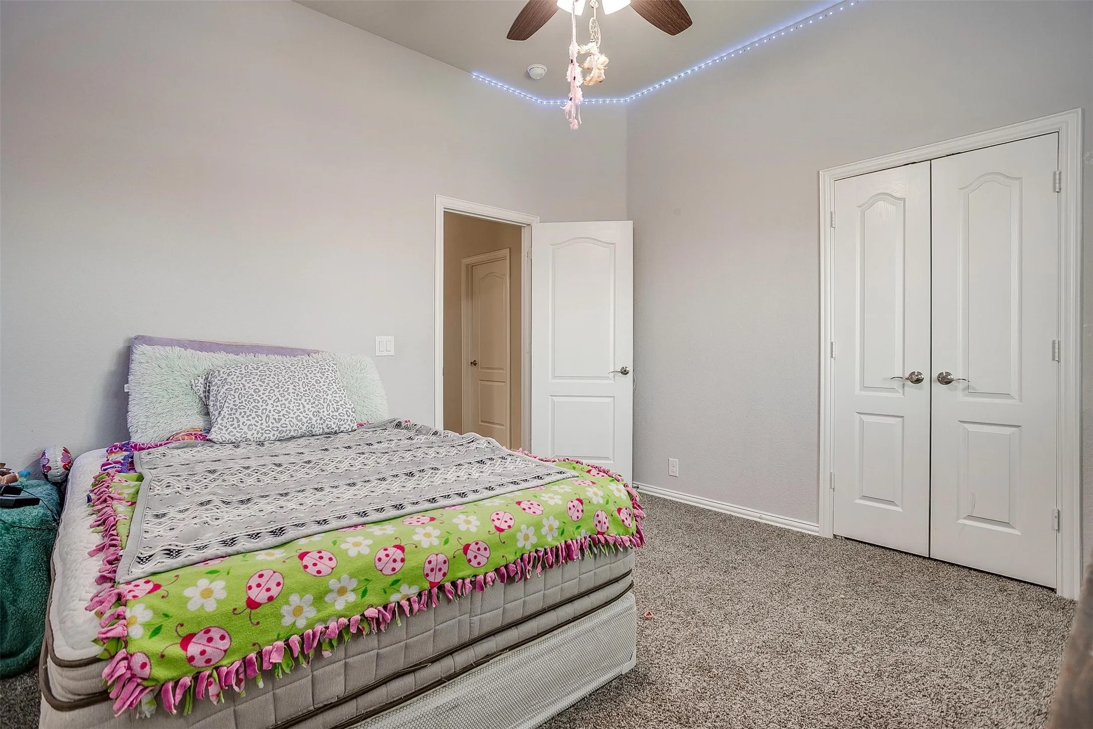 Single Family Residence For Sale in Tarrant County , 433 Joseph Lane, Crowley, Texas 76036, 4 Bedroom, 3 Bathroom, 2 Garage spaces, 3,011 Sqft, built in 2019, Preowned, mls#21199605, Real Estate Agent in Crowley, Homes For Sale in Tarrant county, Homes For Sale in Crowley, Realtor in Crowley Texas, Real Estate Brokerage Independent Realty Texas, Luminita Cordes Realtor