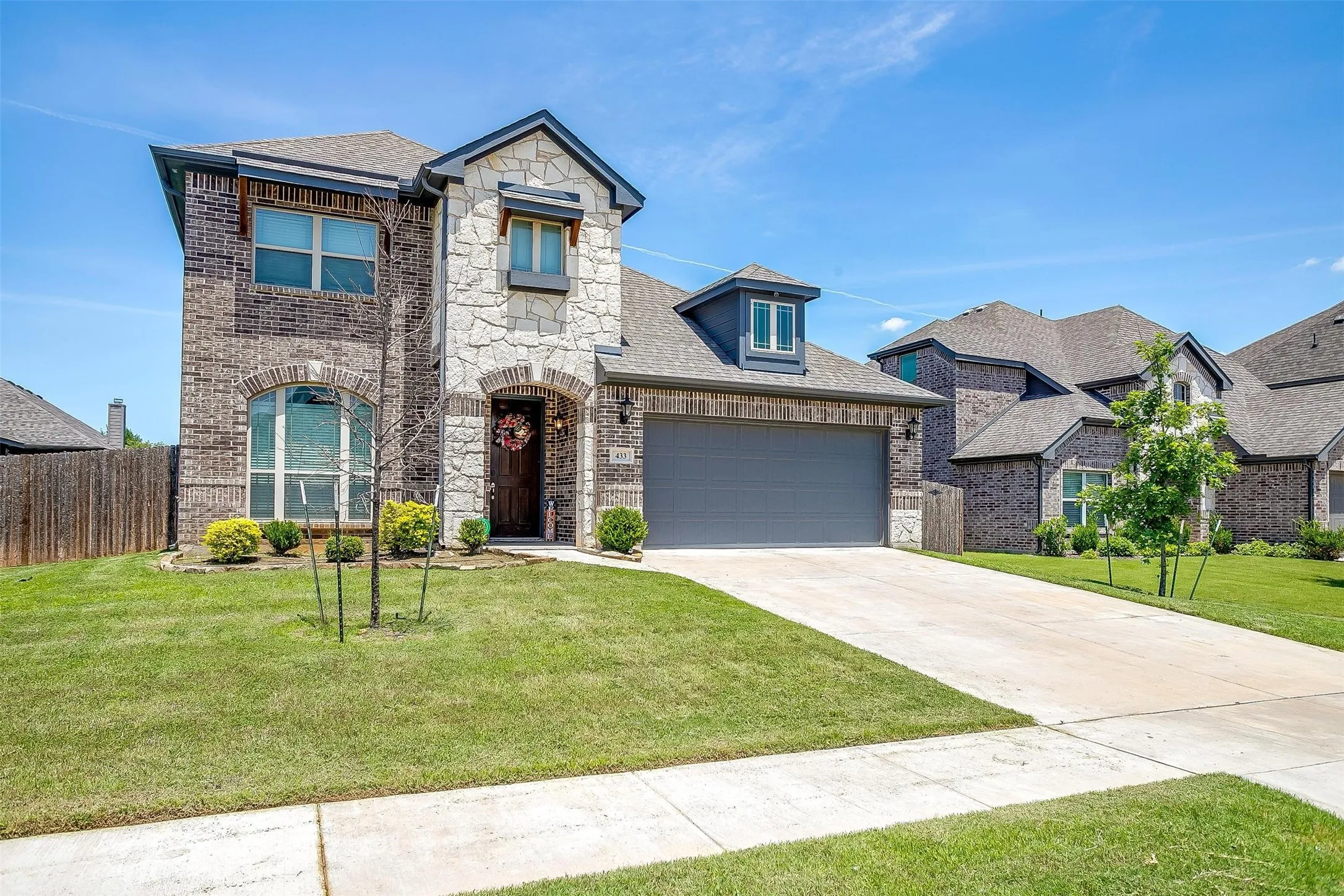Single Family Residence For Sale in Tarrant County , 433 Joseph Lane, Crowley, Texas 76036, 4 Bedroom, 3 Bathroom, 2 Garage spaces, 3,011 Sqft, built in 2019, Preowned, mls#21199605, Real Estate Agent in Crowley, Homes For Sale in Tarrant county, Homes For Sale in Crowley, Realtor in Crowley Texas, Real Estate Brokerage Independent Realty Texas, Luminita Cordes Realtor