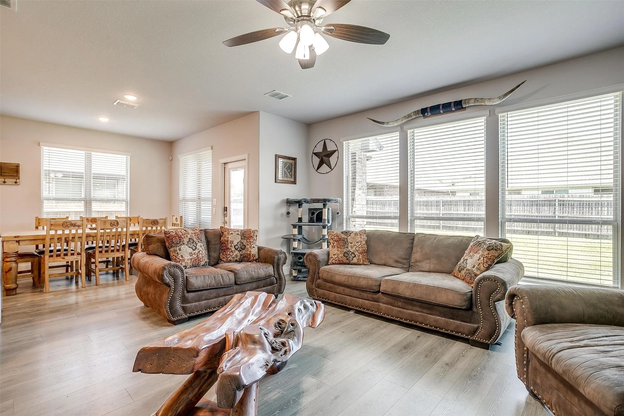 Single Family Residence For Sale in Tarrant County , 433 Joseph Lane, Crowley, Texas 76036, 4 Bedroom, 3 Bathroom, 2 Garage spaces, 3,011 Sqft, built in 2019, Preowned, mls#21199605, Real Estate Agent in Crowley, Homes For Sale in Tarrant county, Homes For Sale in Crowley, Realtor in Crowley Texas, Real Estate Brokerage Independent Realty Texas, Luminita Cordes Realtor