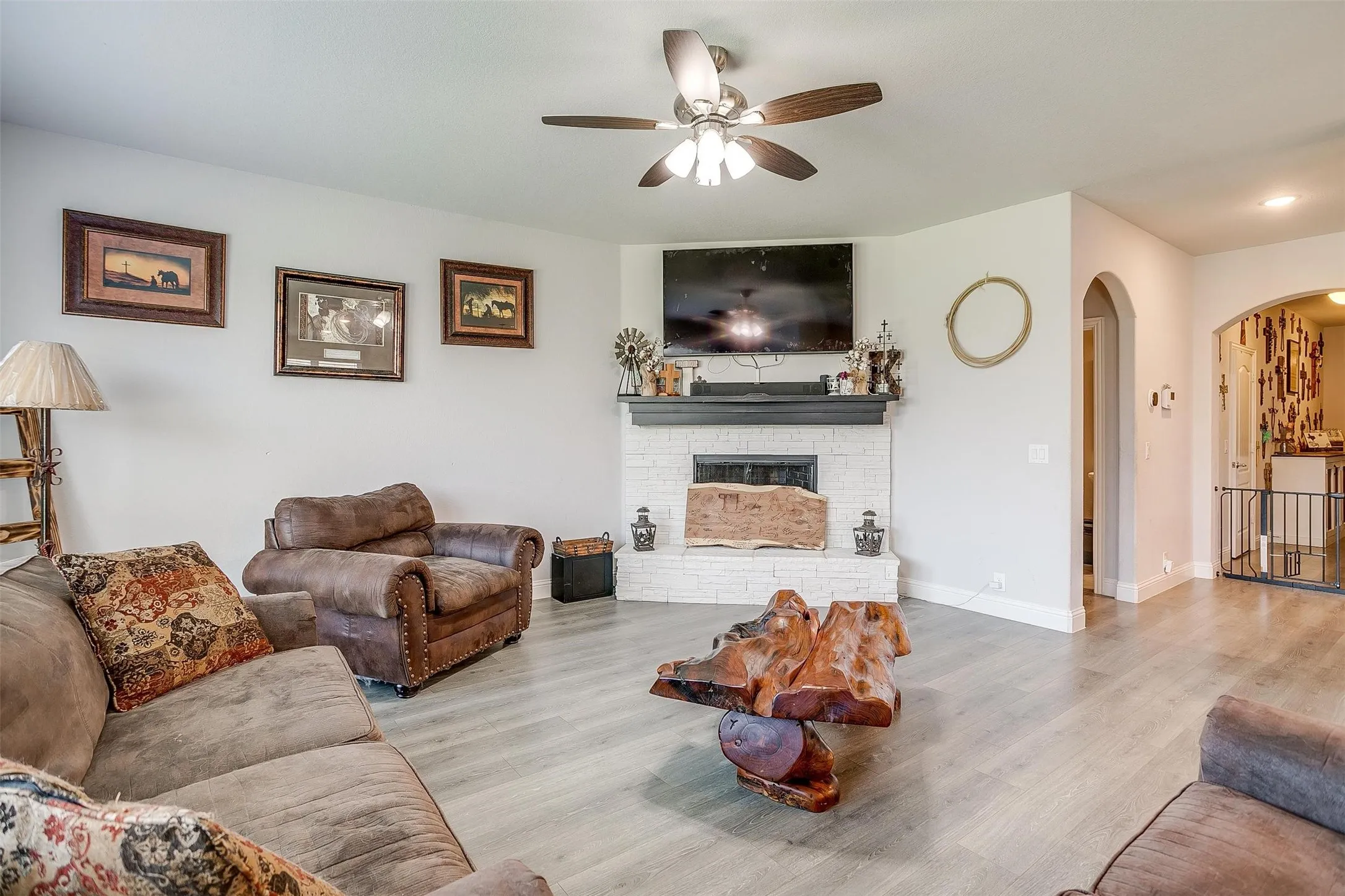 Single Family Residence For Sale in Tarrant County , 433 Joseph Lane, Crowley, Texas 76036, 4 Bedroom, 3 Bathroom, 2 Garage spaces, 3,011 Sqft, built in 2019, Preowned, mls#21199605, Real Estate Agent in Crowley, Homes For Sale in Tarrant county, Homes For Sale in Crowley, Realtor in Crowley Texas, Real Estate Brokerage Independent Realty Texas, Luminita Cordes Realtor