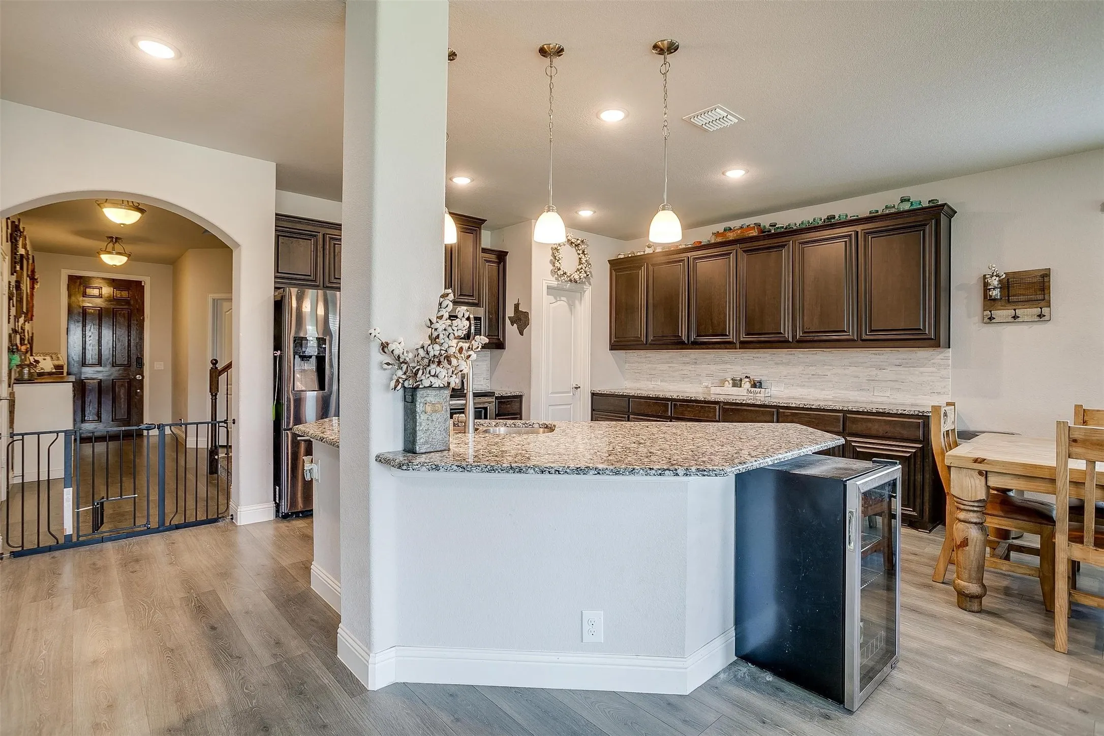 Single Family Residence For Sale in Tarrant County , 433 Joseph Lane, Crowley, Texas 76036, 4 Bedroom, 3 Bathroom, 2 Garage spaces, 3,011 Sqft, built in 2019, Preowned, mls#21199605, Real Estate Agent in Crowley, Homes For Sale in Tarrant county, Homes For Sale in Crowley, Realtor in Crowley Texas, Real Estate Brokerage Independent Realty Texas, Luminita Cordes Realtor