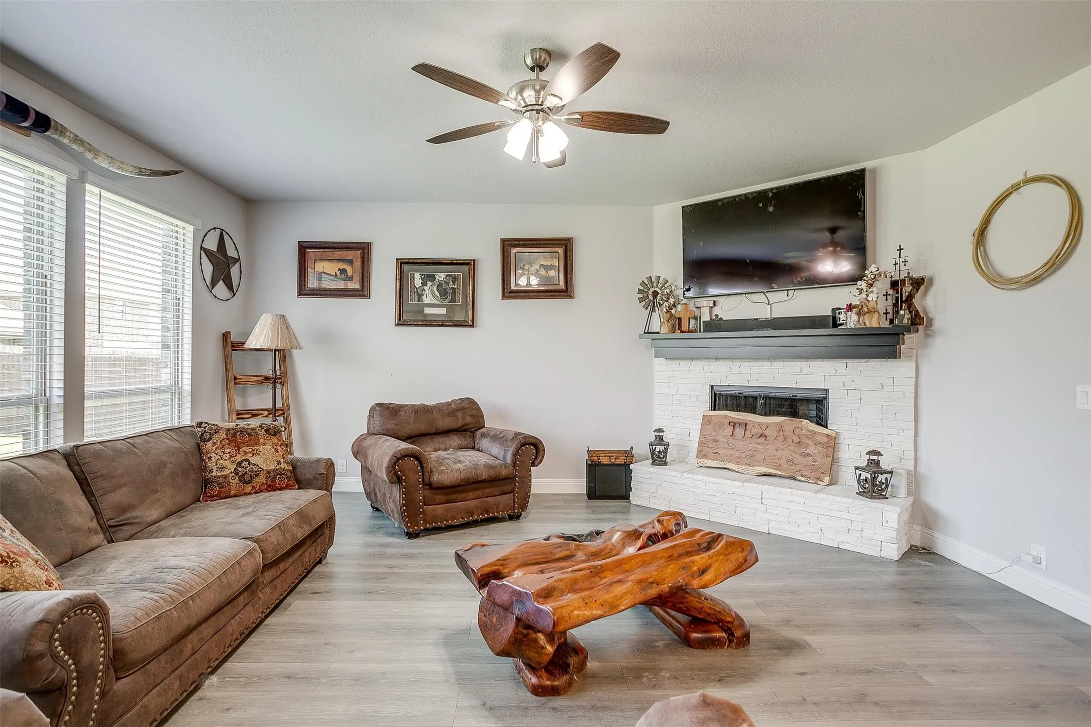 Single Family Residence For Sale in Tarrant County , 433 Joseph Lane, Crowley, Texas 76036, 4 Bedroom, 3 Bathroom, 2 Garage spaces, 3,011 Sqft, built in 2019, Preowned, mls#21199605, Real Estate Agent in Crowley, Homes For Sale in Tarrant county, Homes For Sale in Crowley, Realtor in Crowley Texas, Real Estate Brokerage Independent Realty Texas, Luminita Cordes Realtor