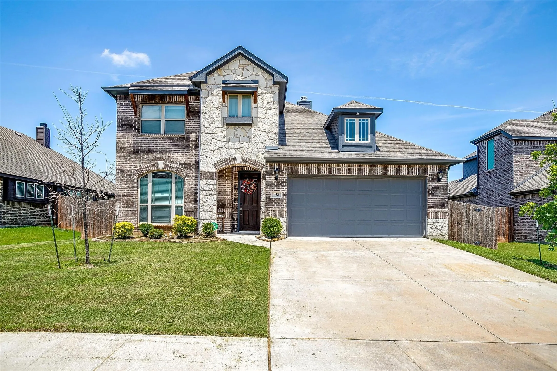 Single Family Residence For Sale in Tarrant County , 433 Joseph Lane, Crowley, Texas 76036, 4 Bedroom, 3 Bathroom, 2 Garage spaces, 3,011 Sqft, built in 2019, Preowned, mls#21199605, Real Estate Agent in Crowley, Homes For Sale in Tarrant county, Homes For Sale in Crowley, Realtor in Crowley Texas, Real Estate Brokerage Independent Realty Texas, Luminita Cordes Realtor