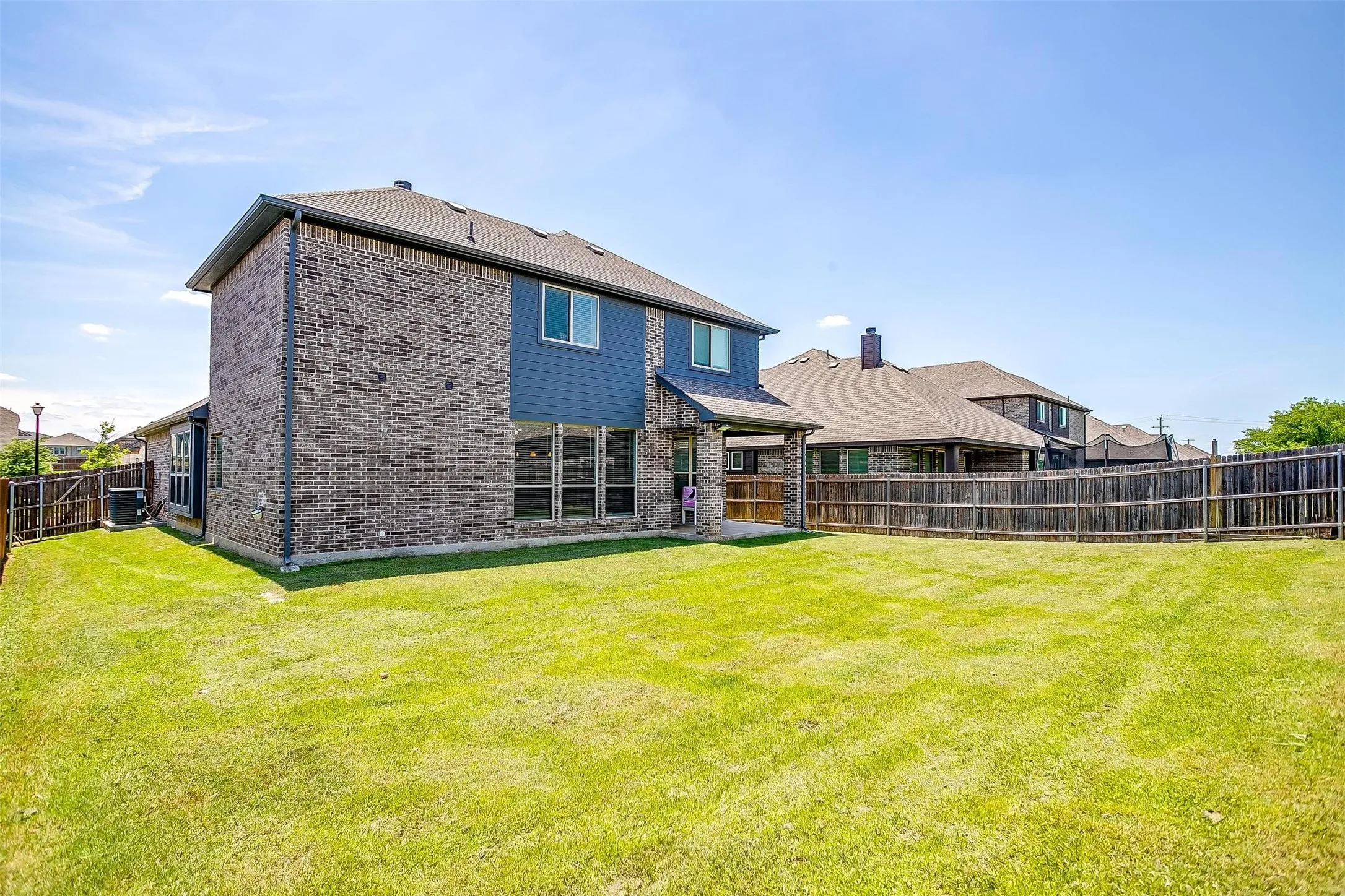 Single Family Residence For Sale in Tarrant County , 433 Joseph Lane, Crowley, Texas 76036, 4 Bedroom, 3 Bathroom, 2 Garage spaces, 3,011 Sqft, built in 2019, Preowned, mls#21199605, Real Estate Agent in Crowley, Homes For Sale in Tarrant county, Homes For Sale in Crowley, Realtor in Crowley Texas, Real Estate Brokerage Independent Realty Texas, Luminita Cordes Realtor