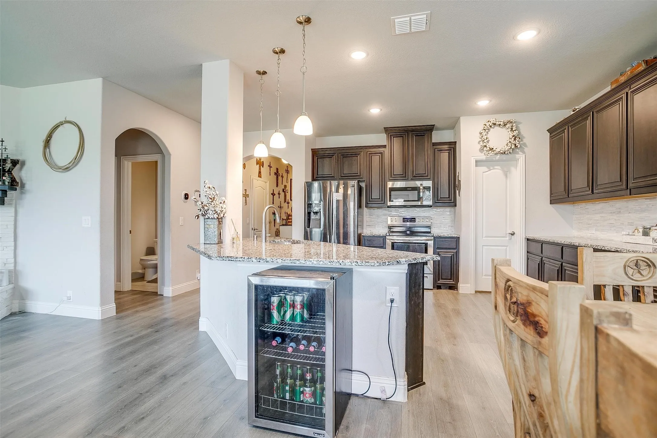 Single Family Residence For Sale in Tarrant County , 433 Joseph Lane, Crowley, Texas 76036, 4 Bedroom, 3 Bathroom, 2 Garage spaces, 3,011 Sqft, built in 2019, Preowned, mls#21199605, Real Estate Agent in Crowley, Homes For Sale in Tarrant county, Homes For Sale in Crowley, Realtor in Crowley Texas, Real Estate Brokerage Independent Realty Texas, Luminita Cordes Realtor