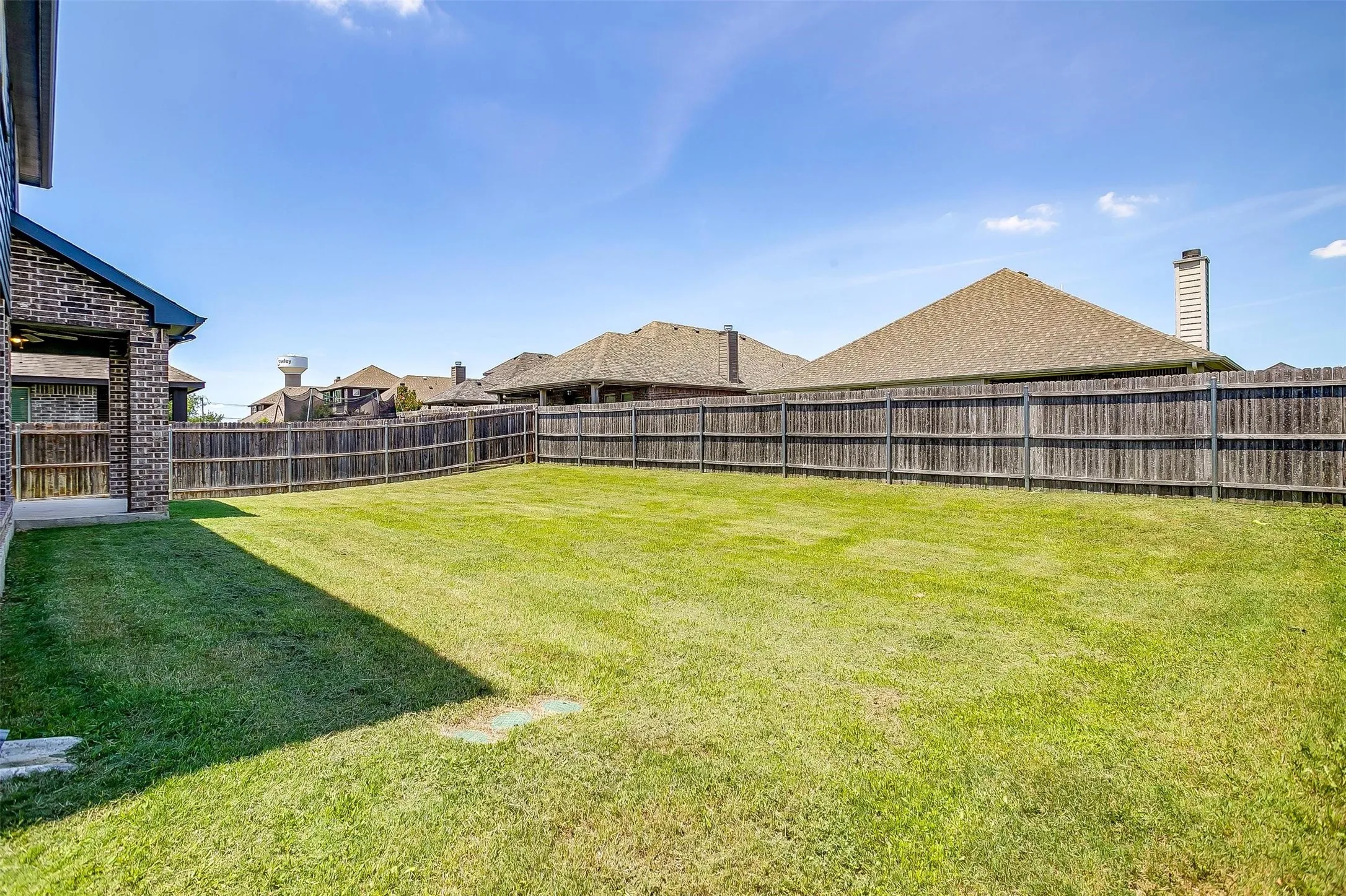 Single Family Residence For Sale in Tarrant County , 433 Joseph Lane, Crowley, Texas 76036, 4 Bedroom, 3 Bathroom, 2 Garage spaces, 3,011 Sqft, built in 2019, Preowned, mls#21199605, Real Estate Agent in Crowley, Homes For Sale in Tarrant county, Homes For Sale in Crowley, Realtor in Crowley Texas, Real Estate Brokerage Independent Realty Texas, Luminita Cordes Realtor