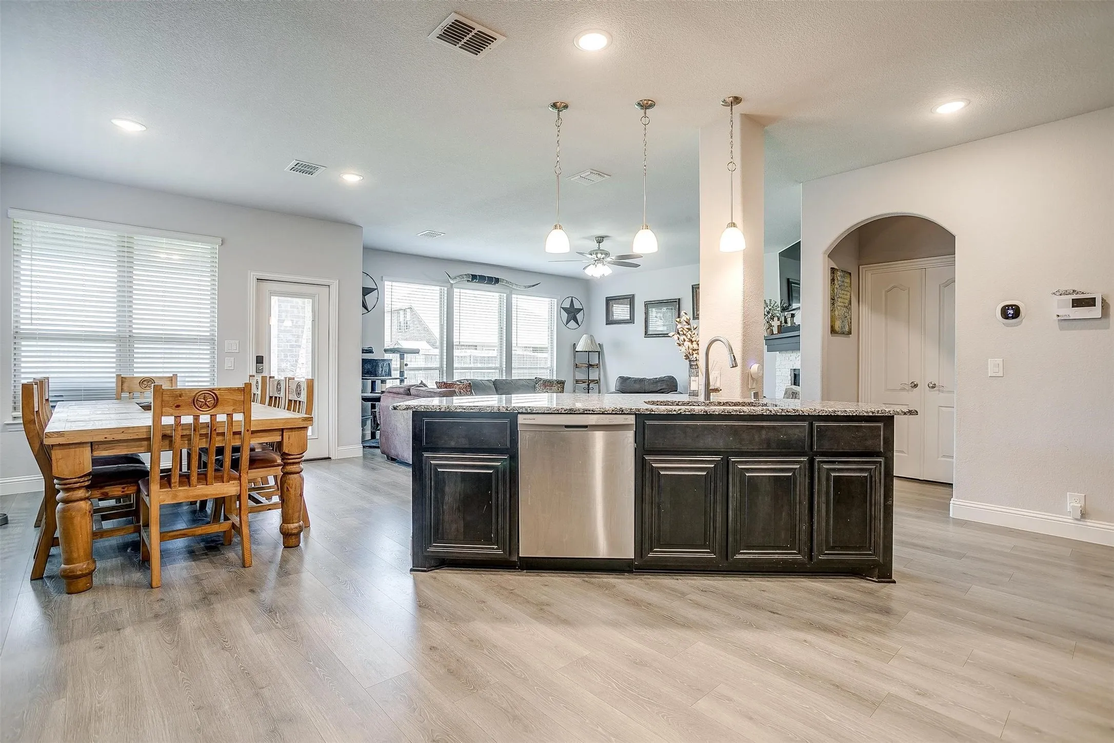 Single Family Residence For Sale in Tarrant County , 433 Joseph Lane, Crowley, Texas 76036, 4 Bedroom, 3 Bathroom, 2 Garage spaces, 3,011 Sqft, built in 2019, Preowned, mls#21199605, Real Estate Agent in Crowley, Homes For Sale in Tarrant county, Homes For Sale in Crowley, Realtor in Crowley Texas, Real Estate Brokerage Independent Realty Texas, Luminita Cordes Realtor