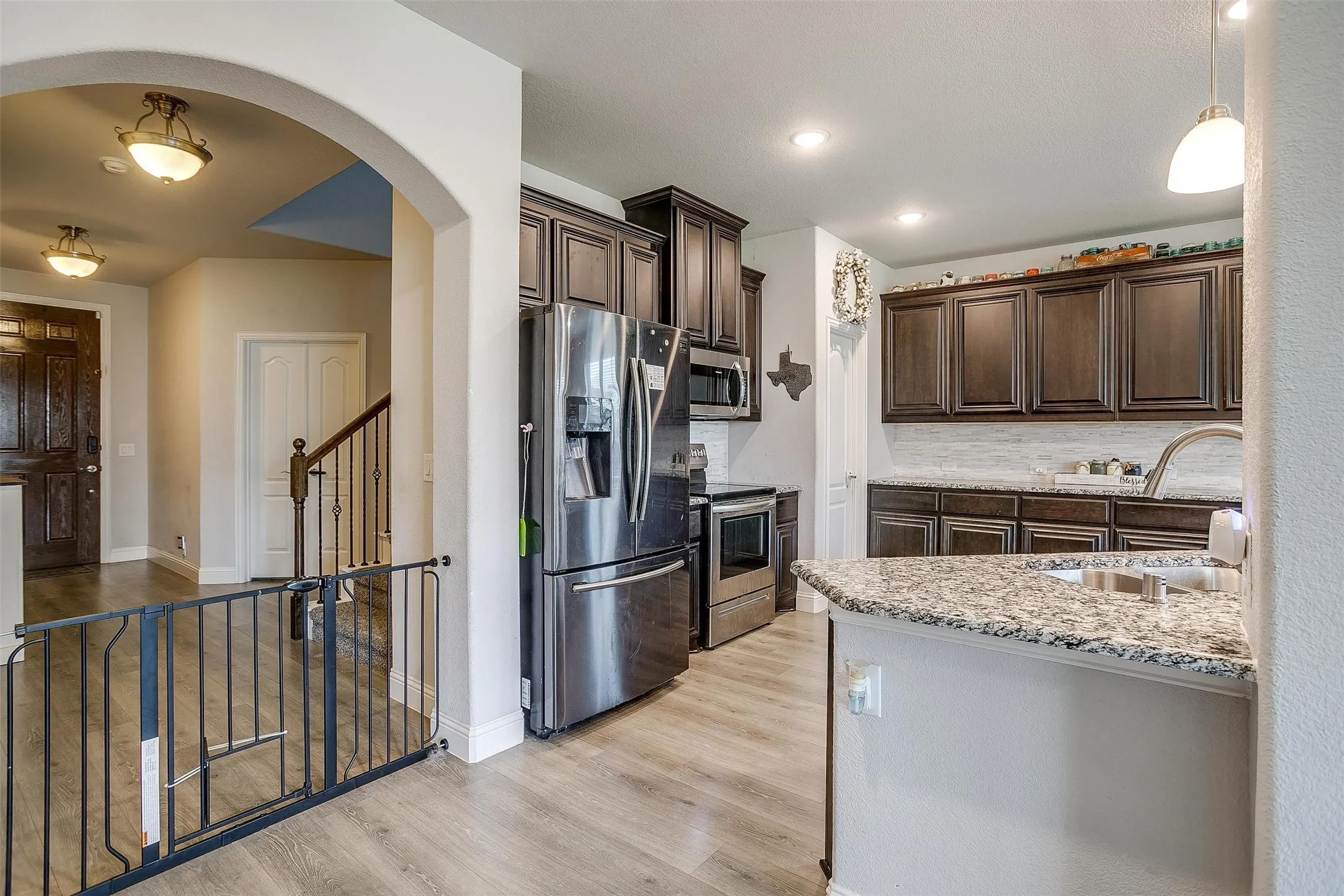 Single Family Residence For Sale in Tarrant County , 433 Joseph Lane, Crowley, Texas 76036, 4 Bedroom, 3 Bathroom, 2 Garage spaces, 3,011 Sqft, built in 2019, Preowned, mls#21199605, Real Estate Agent in Crowley, Homes For Sale in Tarrant county, Homes For Sale in Crowley, Realtor in Crowley Texas, Real Estate Brokerage Independent Realty Texas, Luminita Cordes Realtor