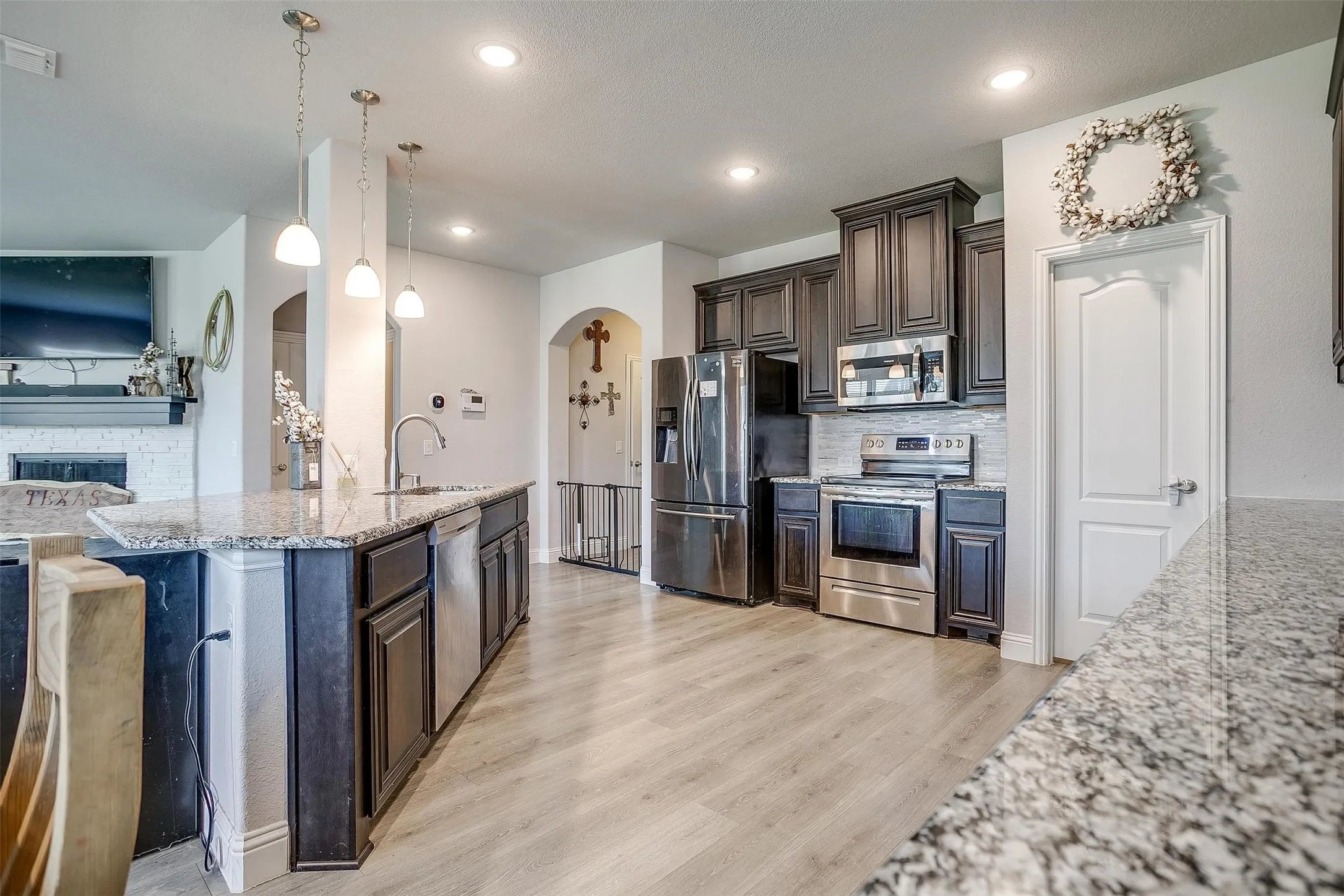 Single Family Residence For Sale in Tarrant County , 433 Joseph Lane, Crowley, Texas 76036, 4 Bedroom, 3 Bathroom, 2 Garage spaces, 3,011 Sqft, built in 2019, Preowned, mls#21199605, Real Estate Agent in Crowley, Homes For Sale in Tarrant county, Homes For Sale in Crowley, Realtor in Crowley Texas, Real Estate Brokerage Independent Realty Texas, Luminita Cordes Realtor