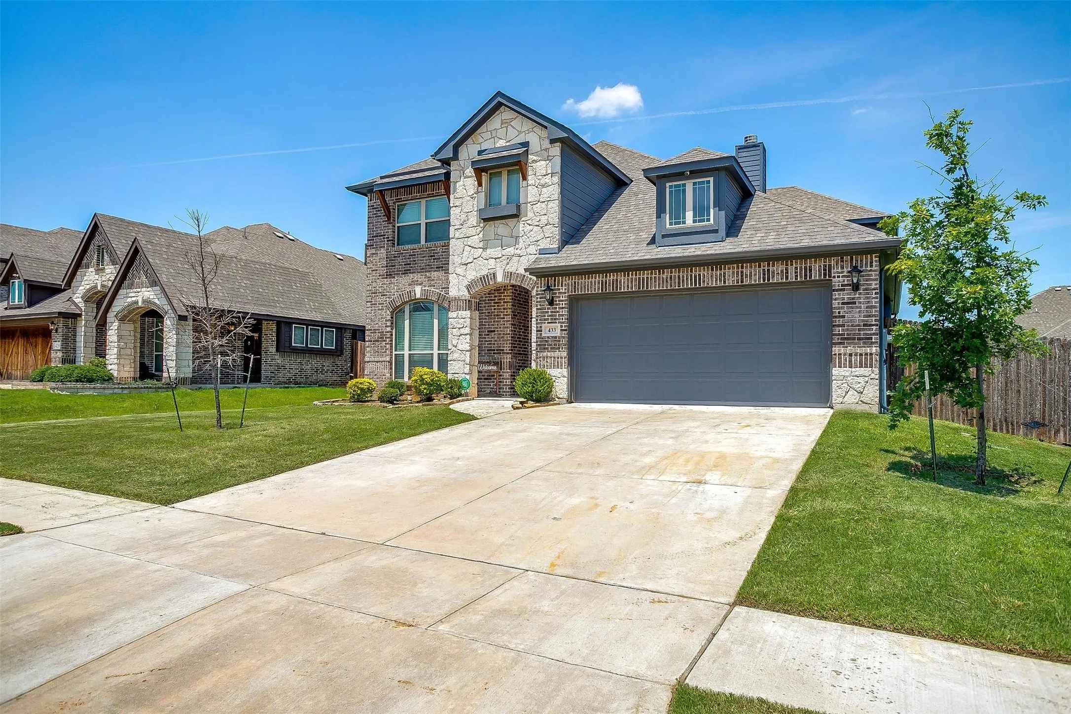 Single Family Residence For Sale in Tarrant County , 433 Joseph Lane, Crowley, Texas 76036, 4 Bedroom, 3 Bathroom, 2 Garage spaces, 3,011 Sqft, built in 2019, Preowned, mls#21199605, Real Estate Agent in Crowley, Homes For Sale in Tarrant county, Homes For Sale in Crowley, Realtor in Crowley Texas, Real Estate Brokerage Independent Realty Texas, Luminita Cordes Realtor
