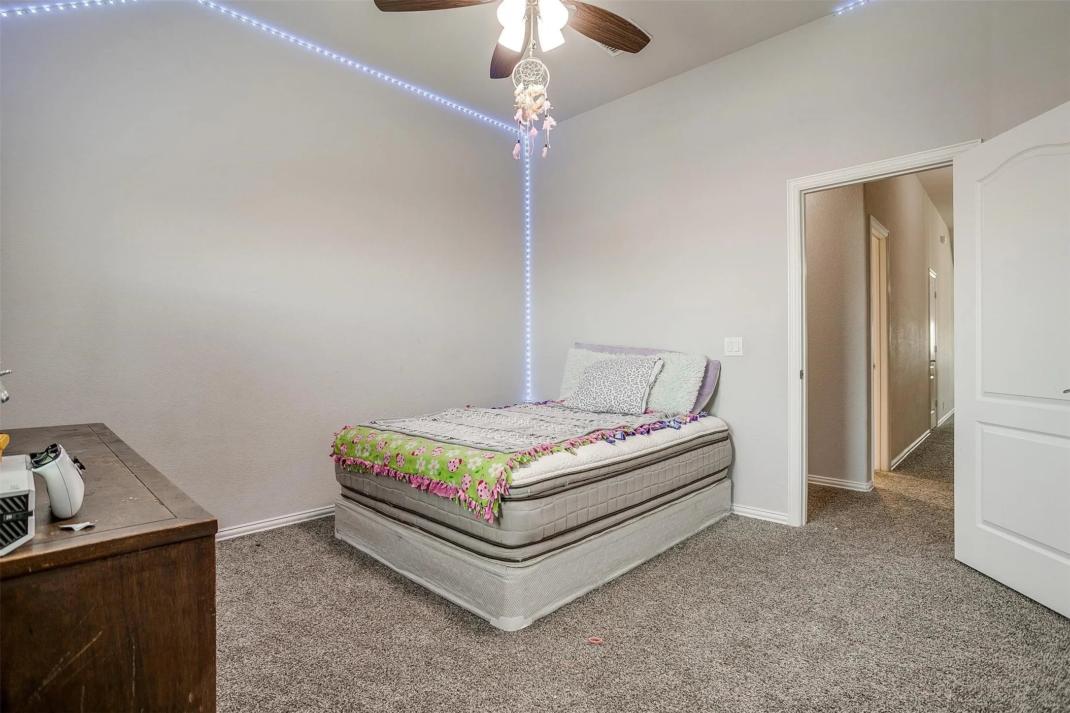 Single Family Residence For Sale in Tarrant County , 433 Joseph Lane, Crowley, Texas 76036, 4 Bedroom, 3 Bathroom, 2 Garage spaces, 3,011 Sqft, built in 2019, Preowned, mls#21199605, Real Estate Agent in Crowley, Homes For Sale in Tarrant county, Homes For Sale in Crowley, Realtor in Crowley Texas, Real Estate Brokerage Independent Realty Texas, Luminita Cordes Realtor