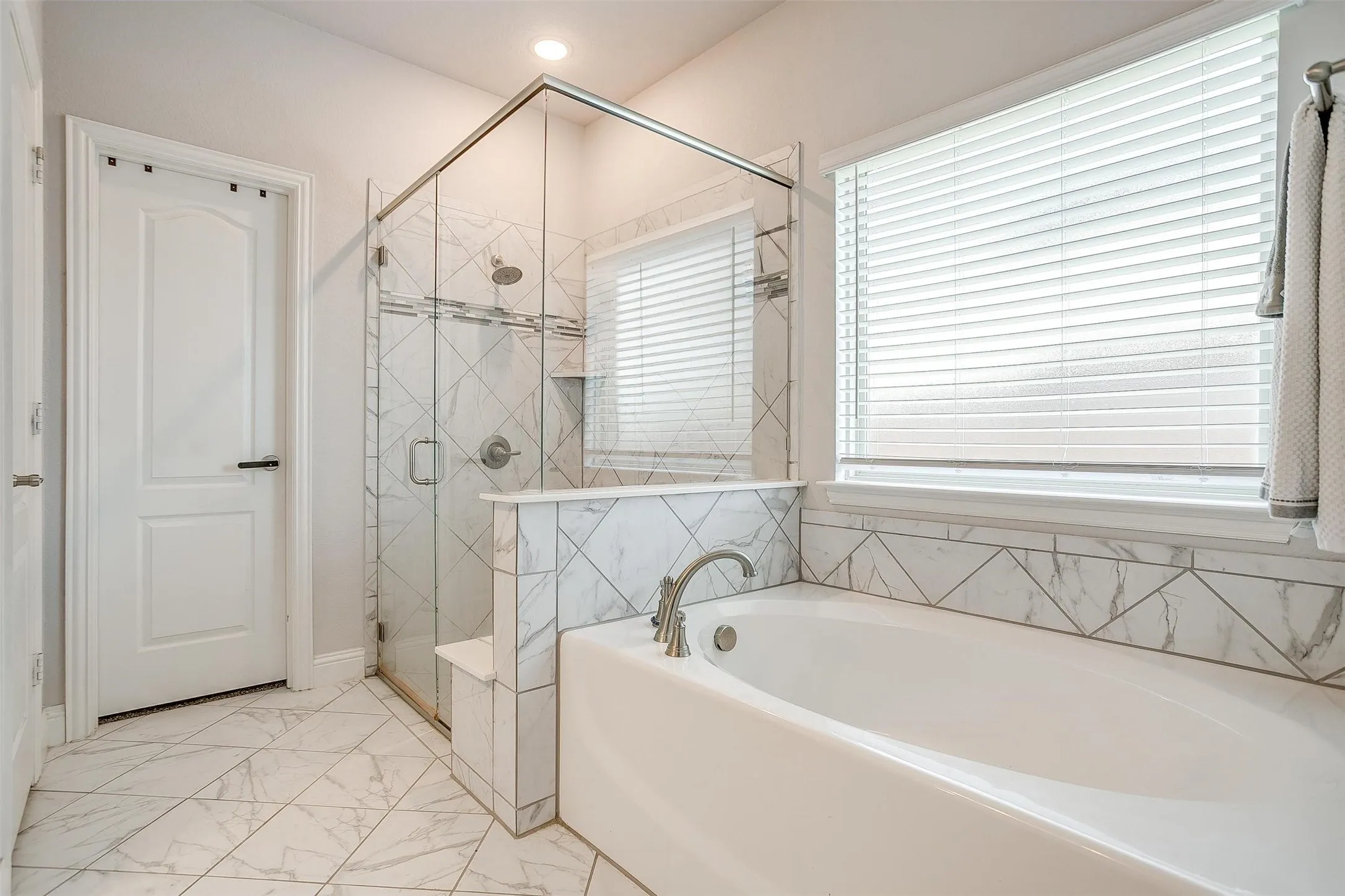 Single Family Residence For Sale in Tarrant County , 433 Joseph Lane, Crowley, Texas 76036, 4 Bedroom, 3 Bathroom, 2 Garage spaces, 3,011 Sqft, built in 2019, Preowned, mls#21199605, Real Estate Agent in Crowley, Homes For Sale in Tarrant county, Homes For Sale in Crowley, Realtor in Crowley Texas, Real Estate Brokerage Independent Realty Texas, Luminita Cordes Realtor