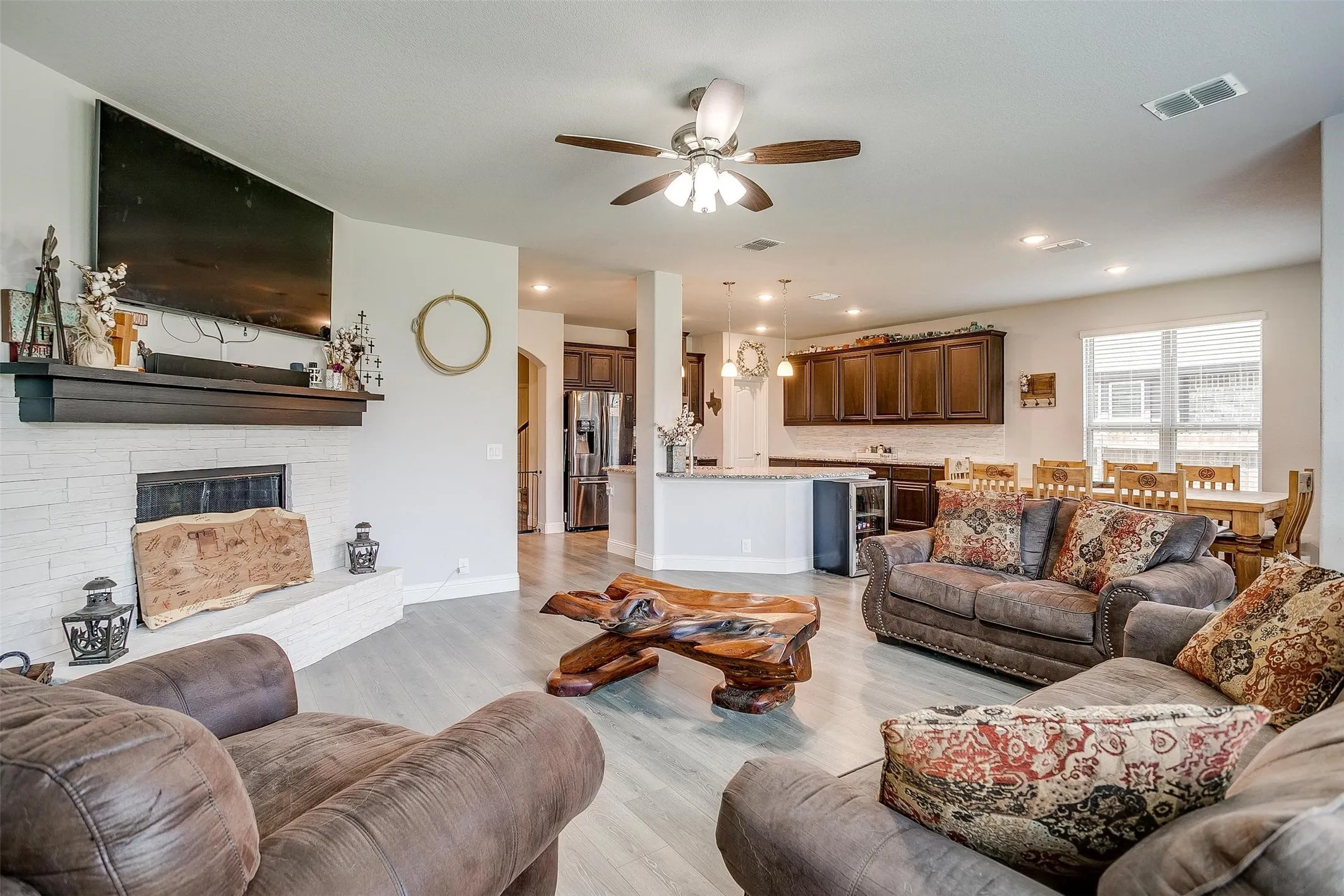 Single Family Residence For Sale in Tarrant County , 433 Joseph Lane, Crowley, Texas 76036, 4 Bedroom, 3 Bathroom, 2 Garage spaces, 3,011 Sqft, built in 2019, Preowned, mls#21199605, Real Estate Agent in Crowley, Homes For Sale in Tarrant county, Homes For Sale in Crowley, Realtor in Crowley Texas, Real Estate Brokerage Independent Realty Texas, Luminita Cordes Realtor
